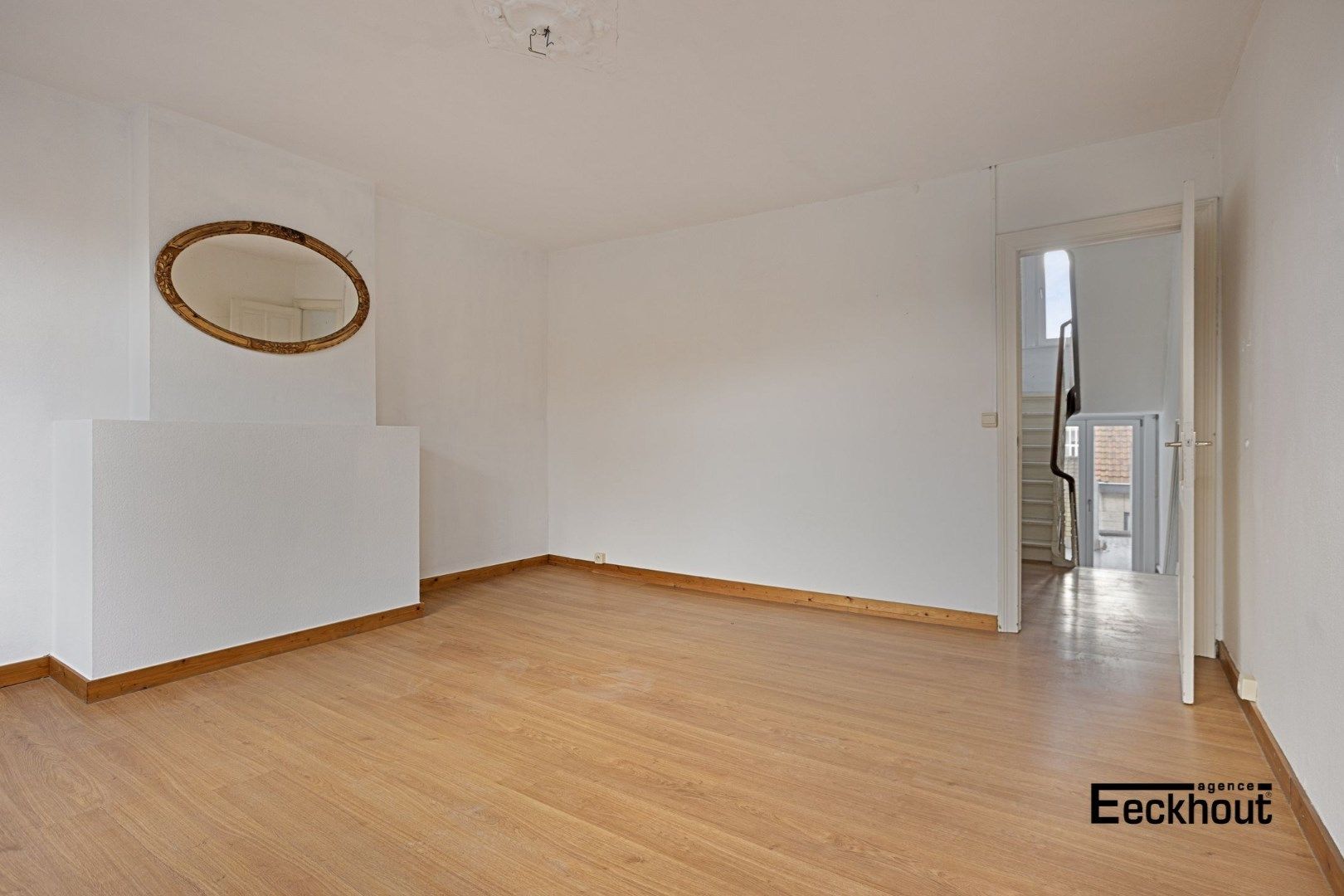 Uniek en ruim (351 m²) herenhuis met garages op topligging te Oostende ! foto 22