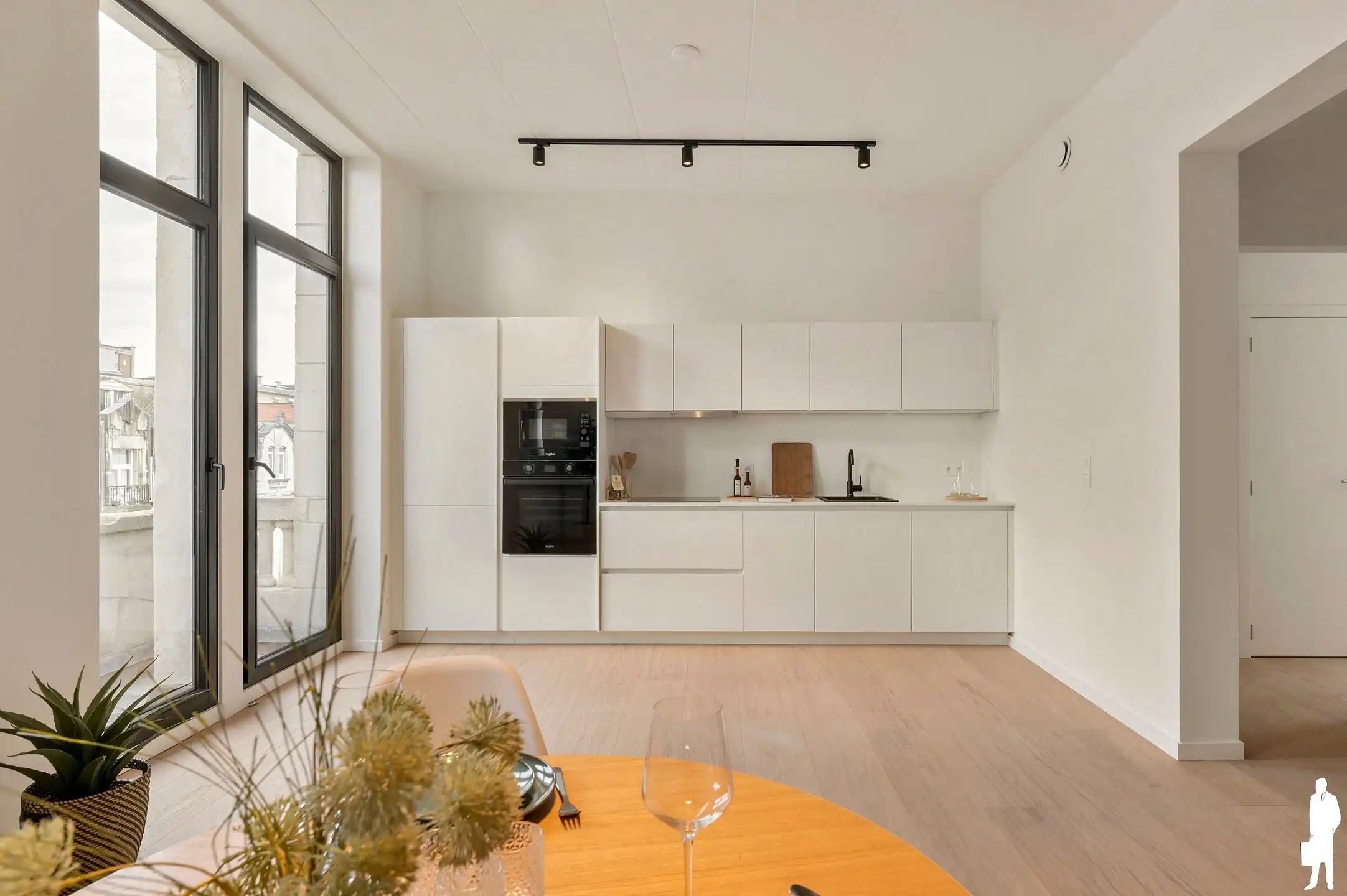 Gerenoveerd dakappartement met twee slaapkamers foto 4