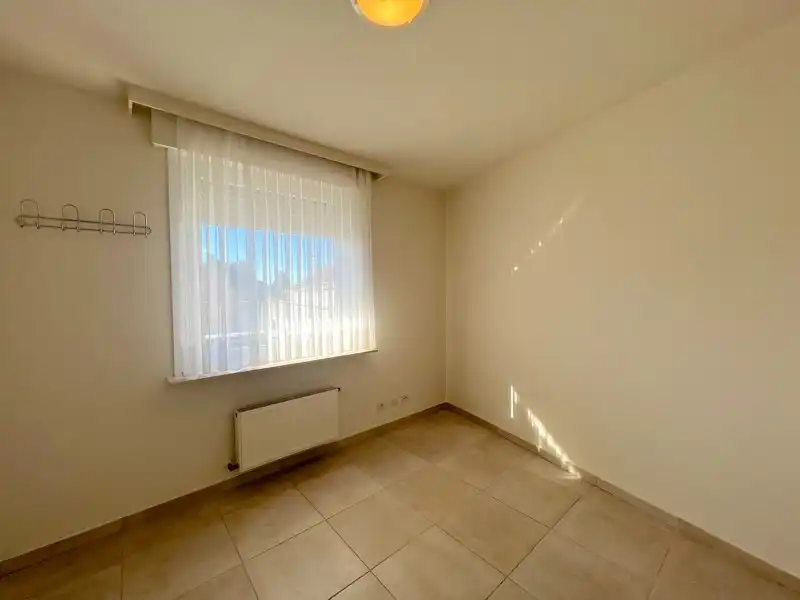 APPARTEMENT MET AUTOSTAANPLAATS te TORHOUT foto 8