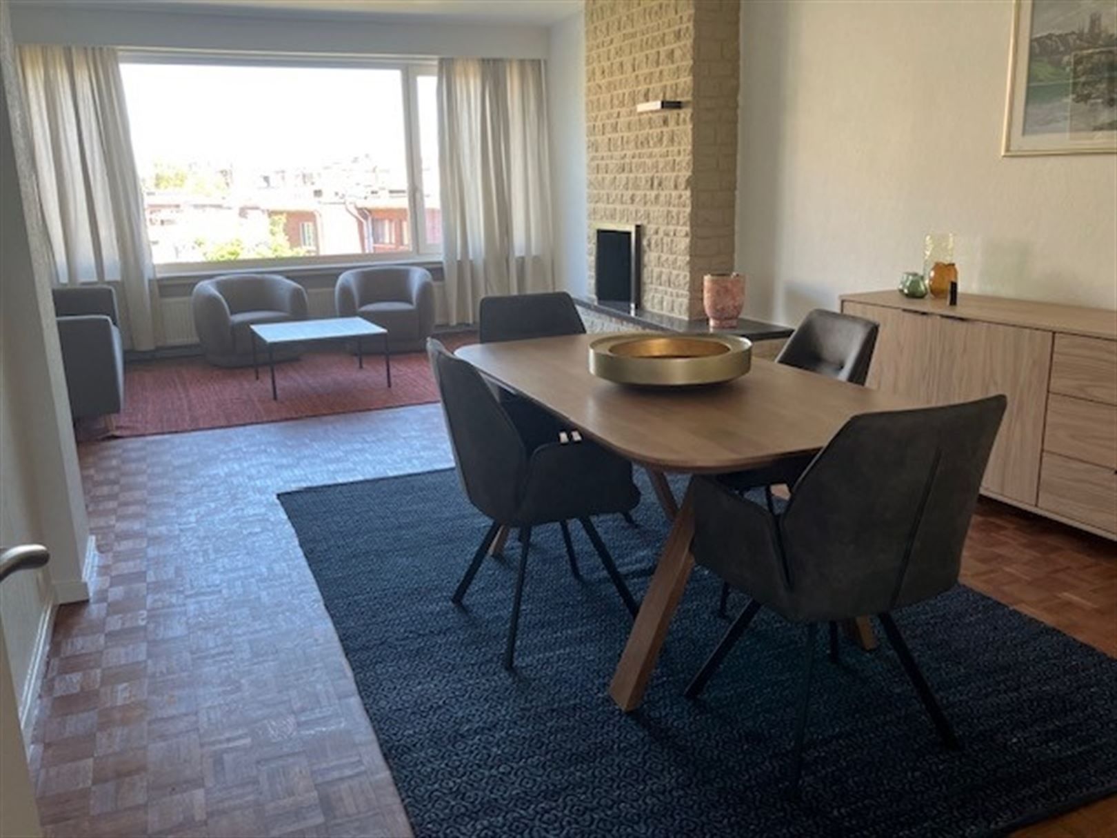 Gemeubeld appartement met 2 slaapkamers, terras en parking! foto 3