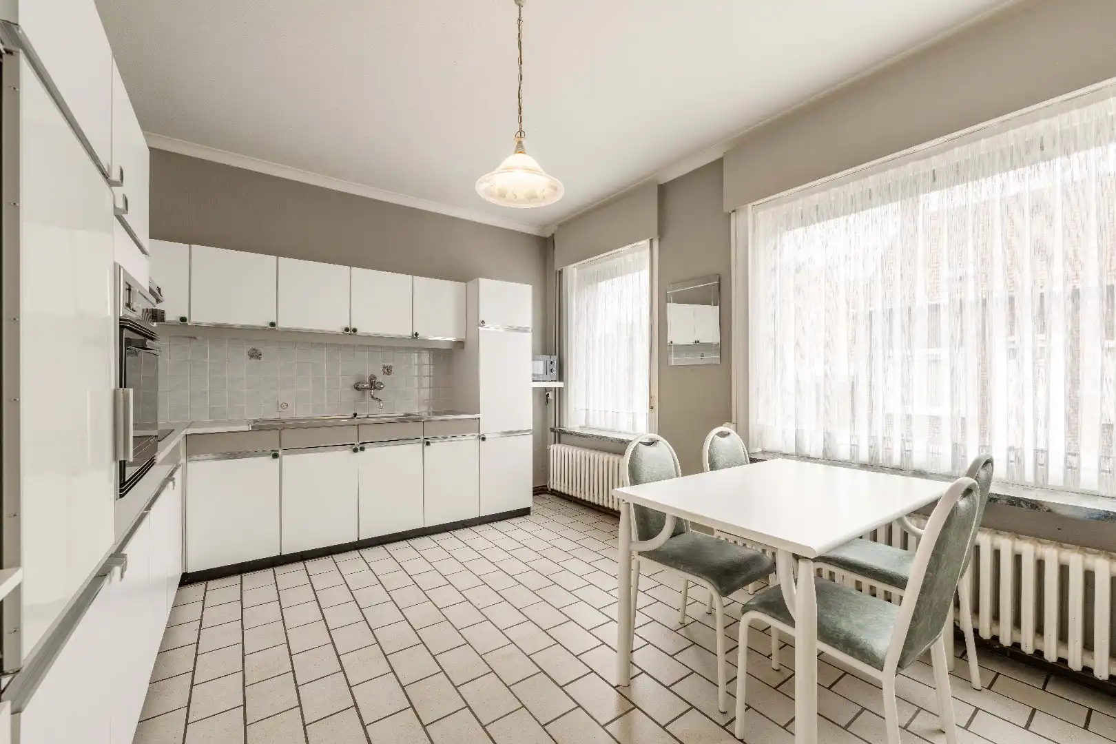 VERRASSEND RUIME WONING VLAKBIJ CENTRUM PITTEM foto 4