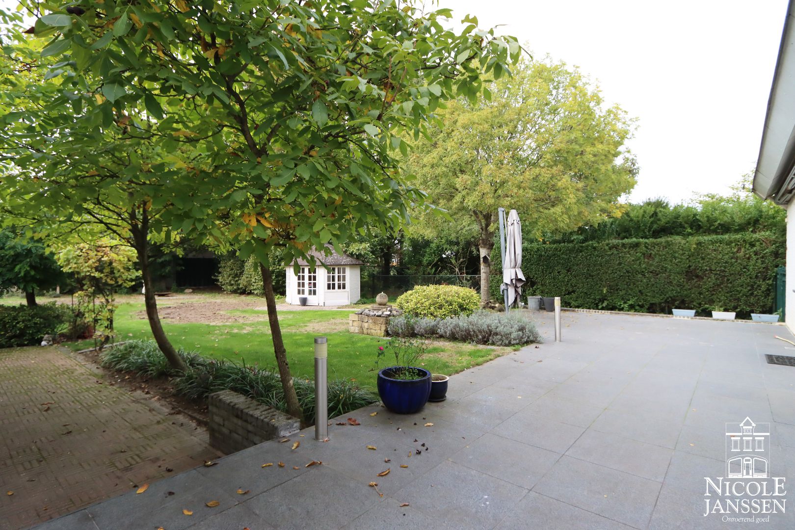 Zeer ruime gezinswoning met vier slaapkamers, inpandige garage en mooie tuin foto 32