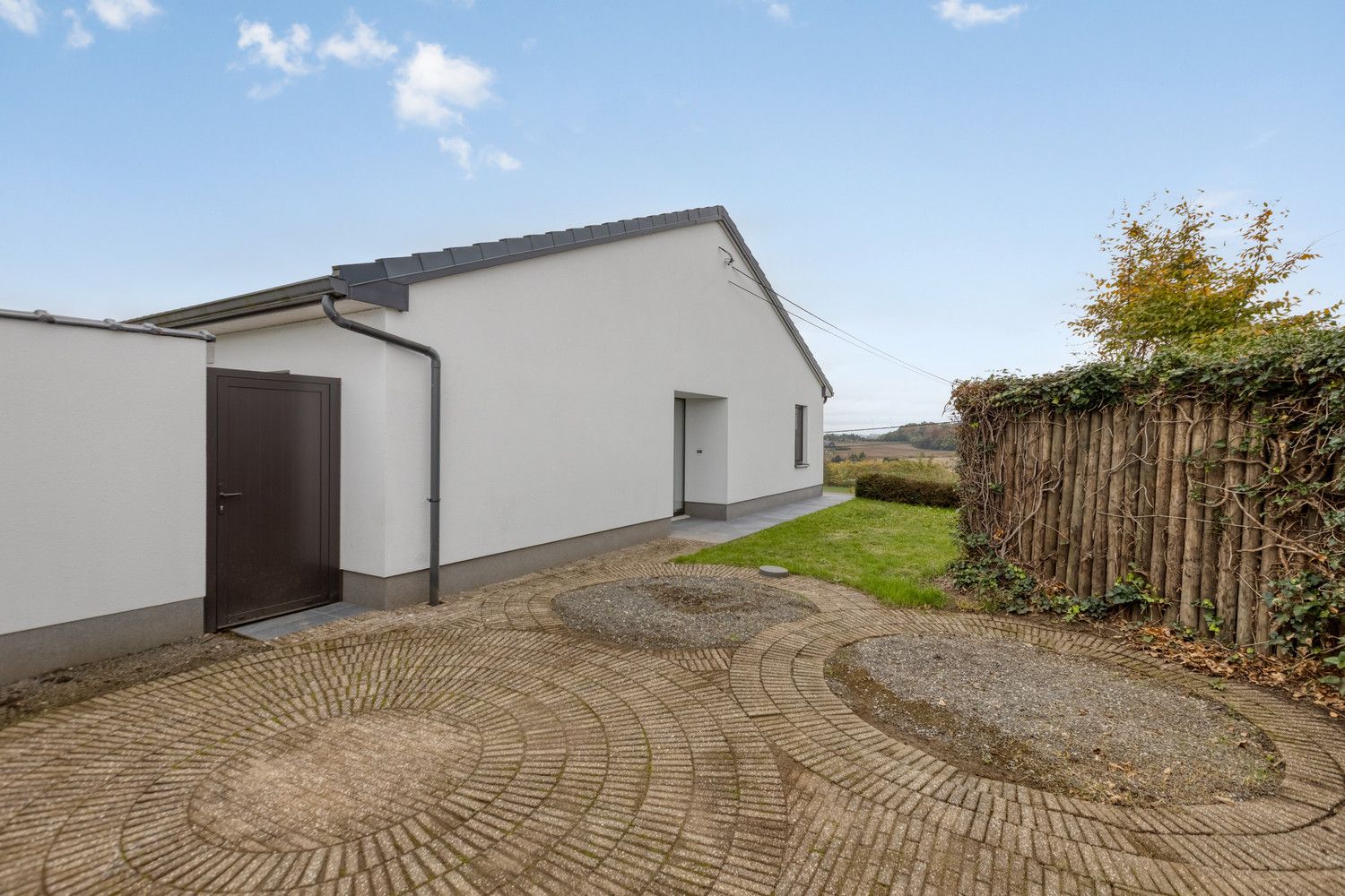 VOLLEDIG VERNIEUWDE OPEN BEBOUWING (OB) MET PRACHTIG UITZICHT EN MODERN COMFORT! foto 2