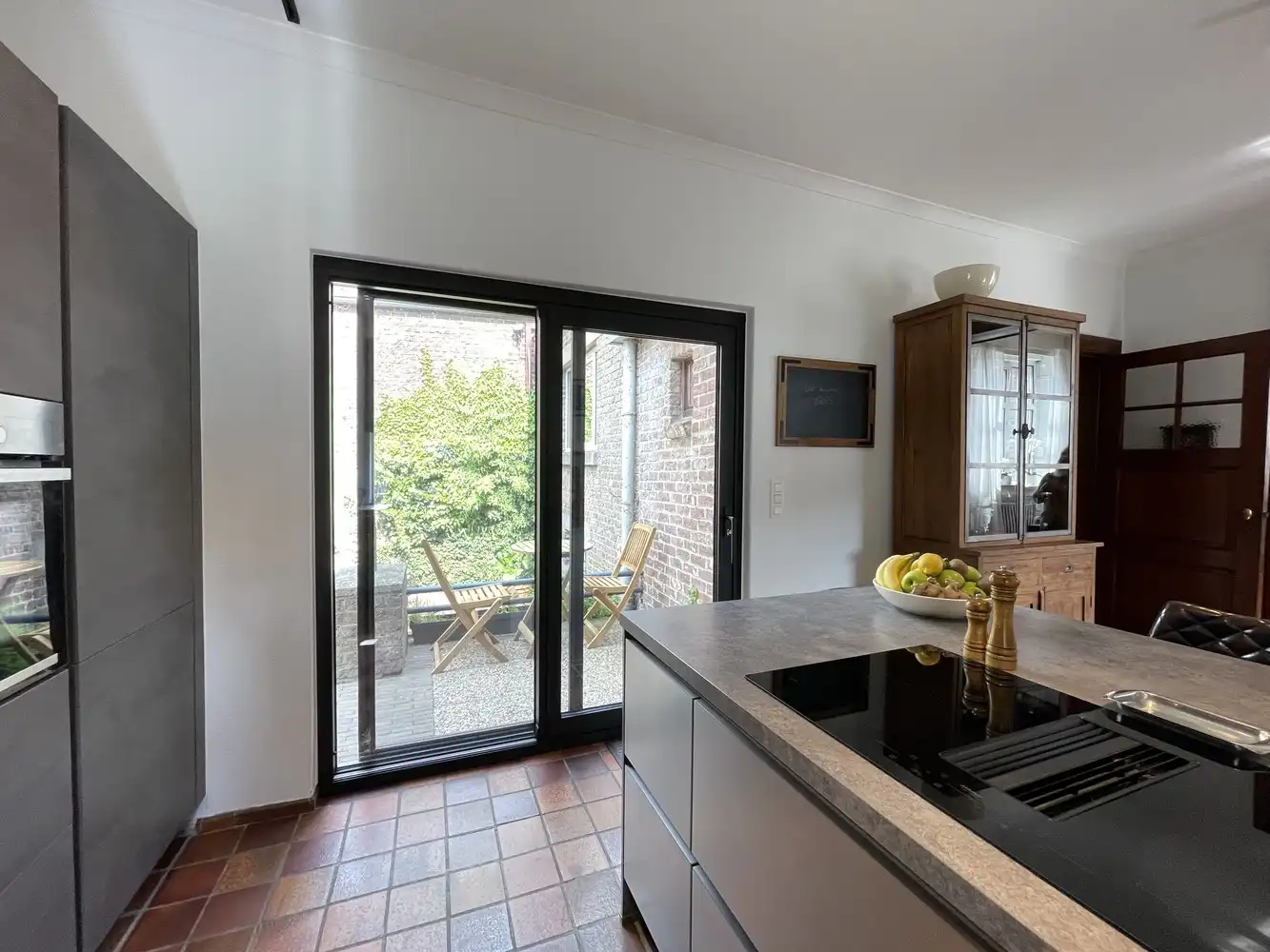 Unieke gerenoveerde woning met 5 slaapkamers en bureau foto 16