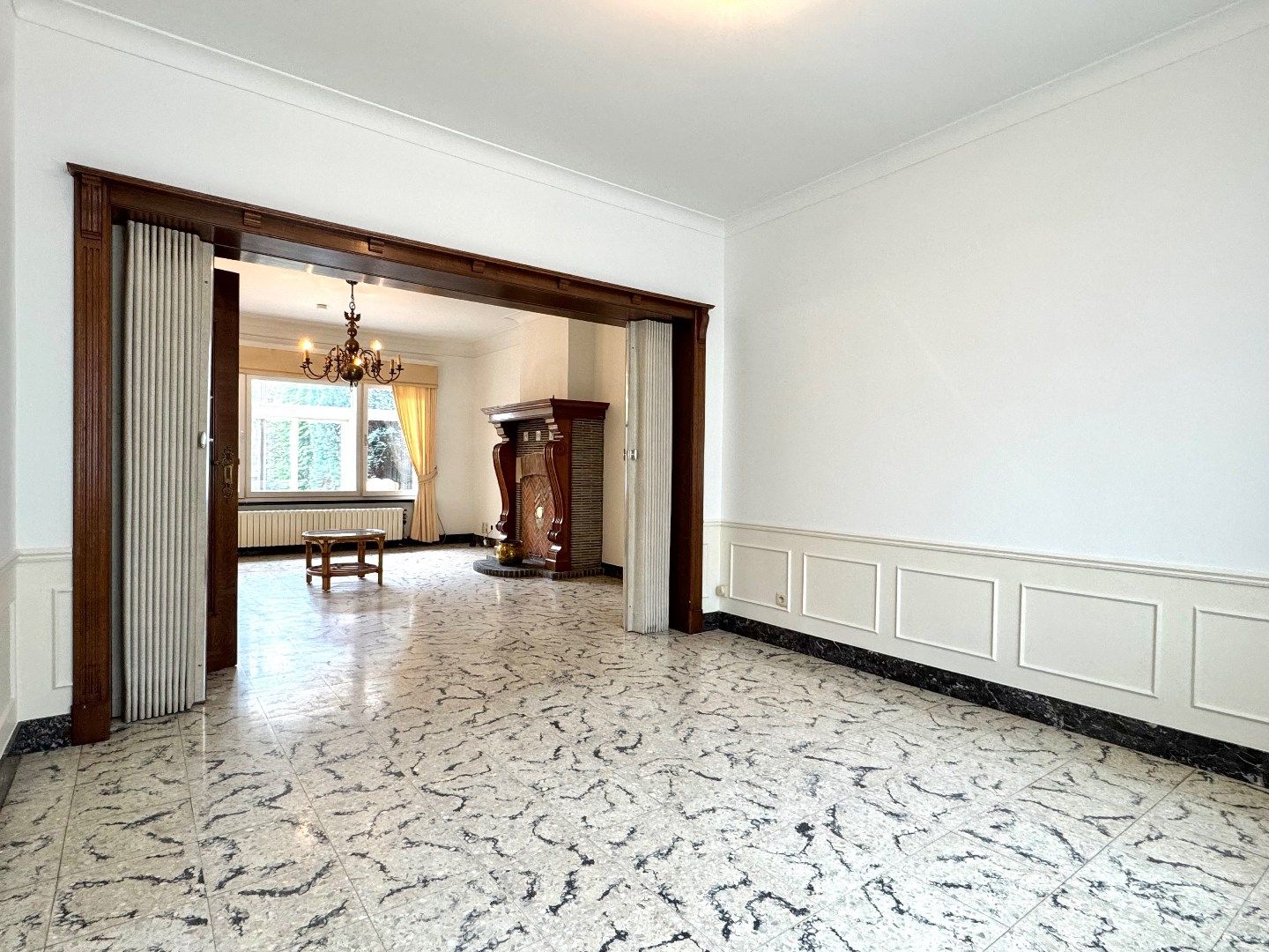 Centraal gelegen woning met 3 slaapkamers, garage.  foto 3