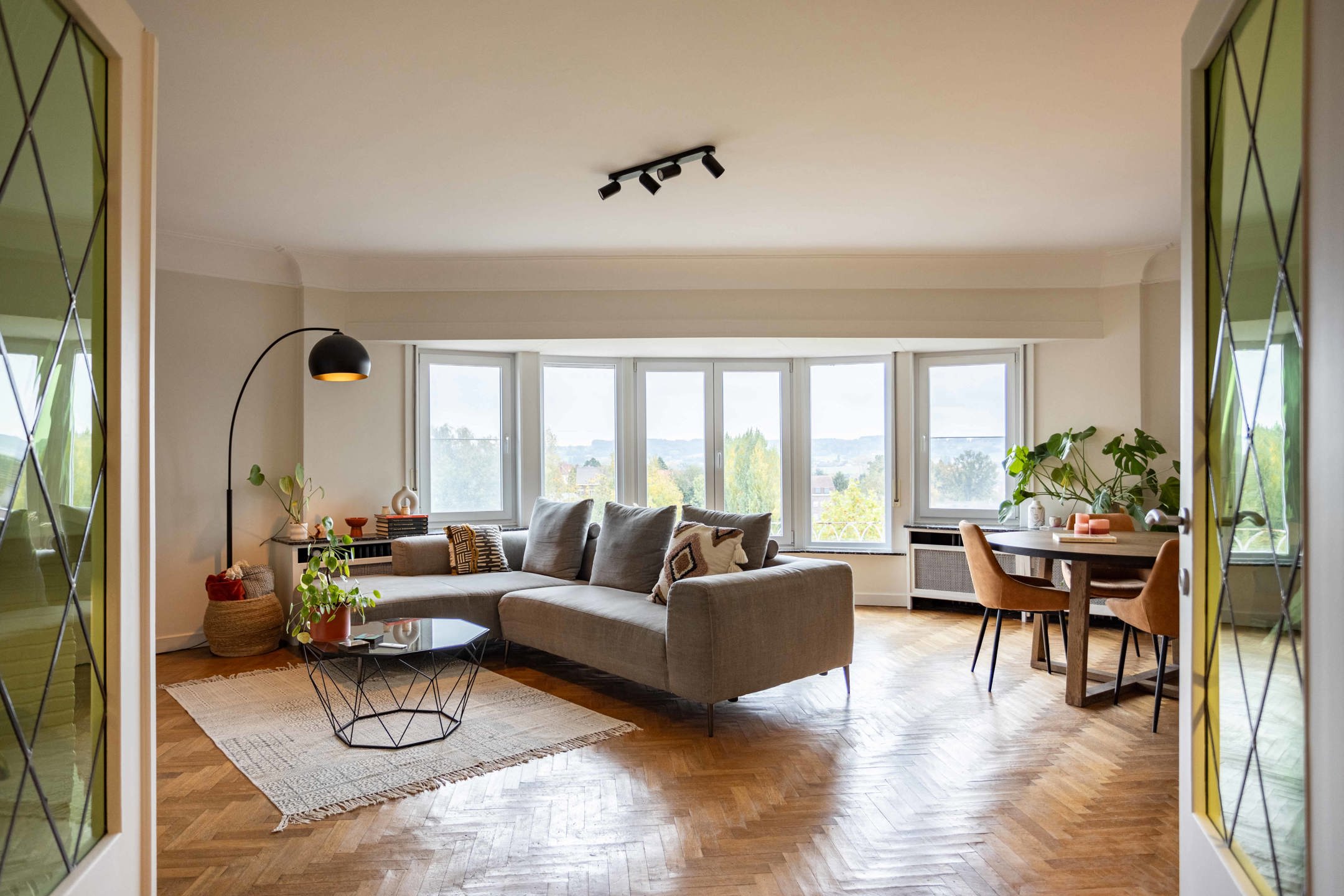 Hoofdfoto van de publicatie: Lichtrijk appartement te koop in centrum Ronse
