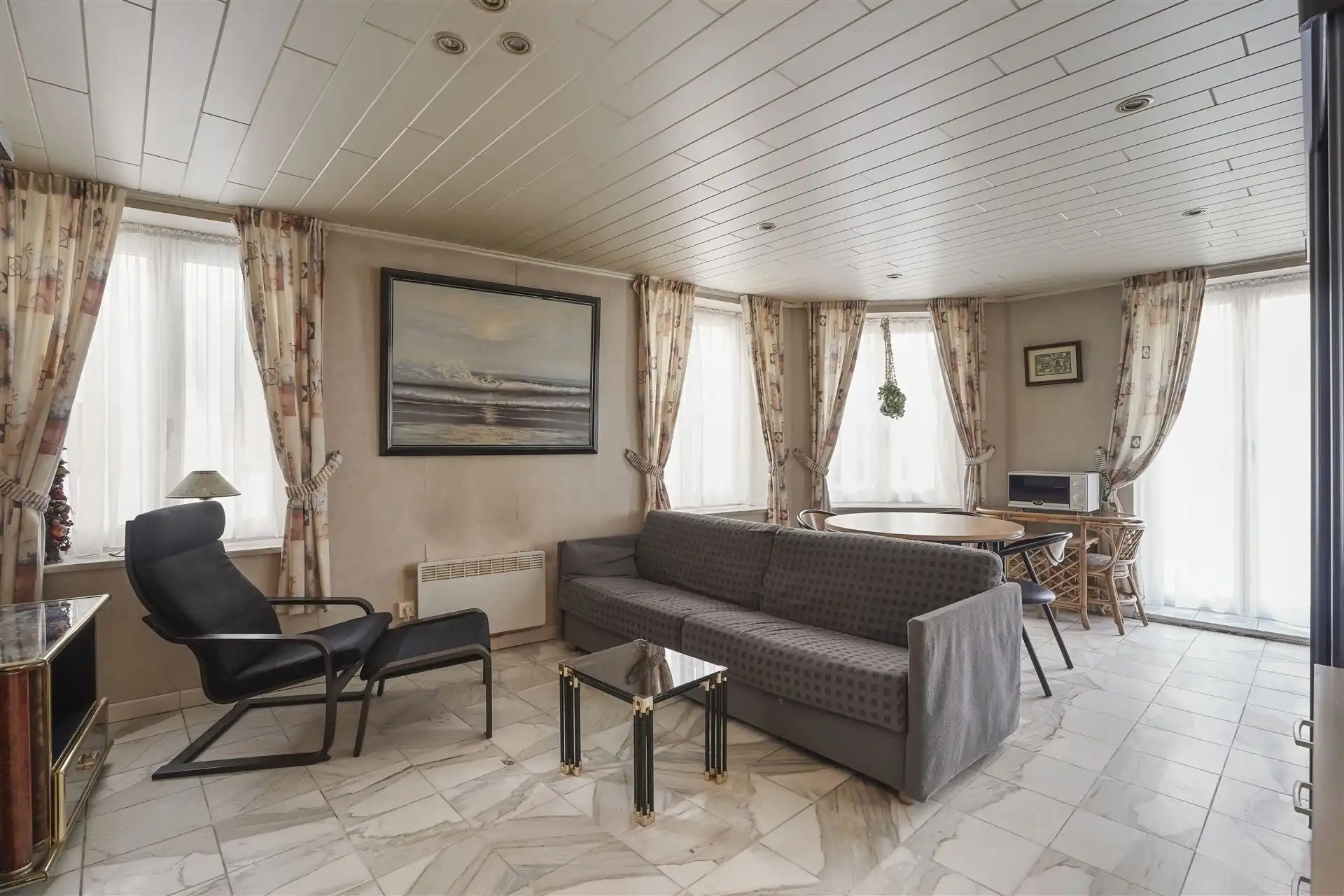 SLAAPHOEK / CENTRALE LIGGING foto 2