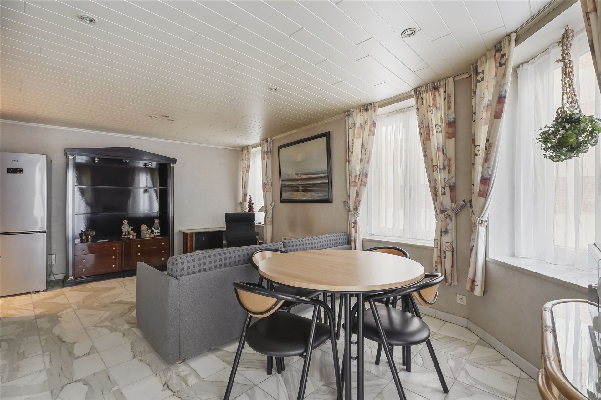 SLAAPHOEK / CENTRALE LIGGING foto 2