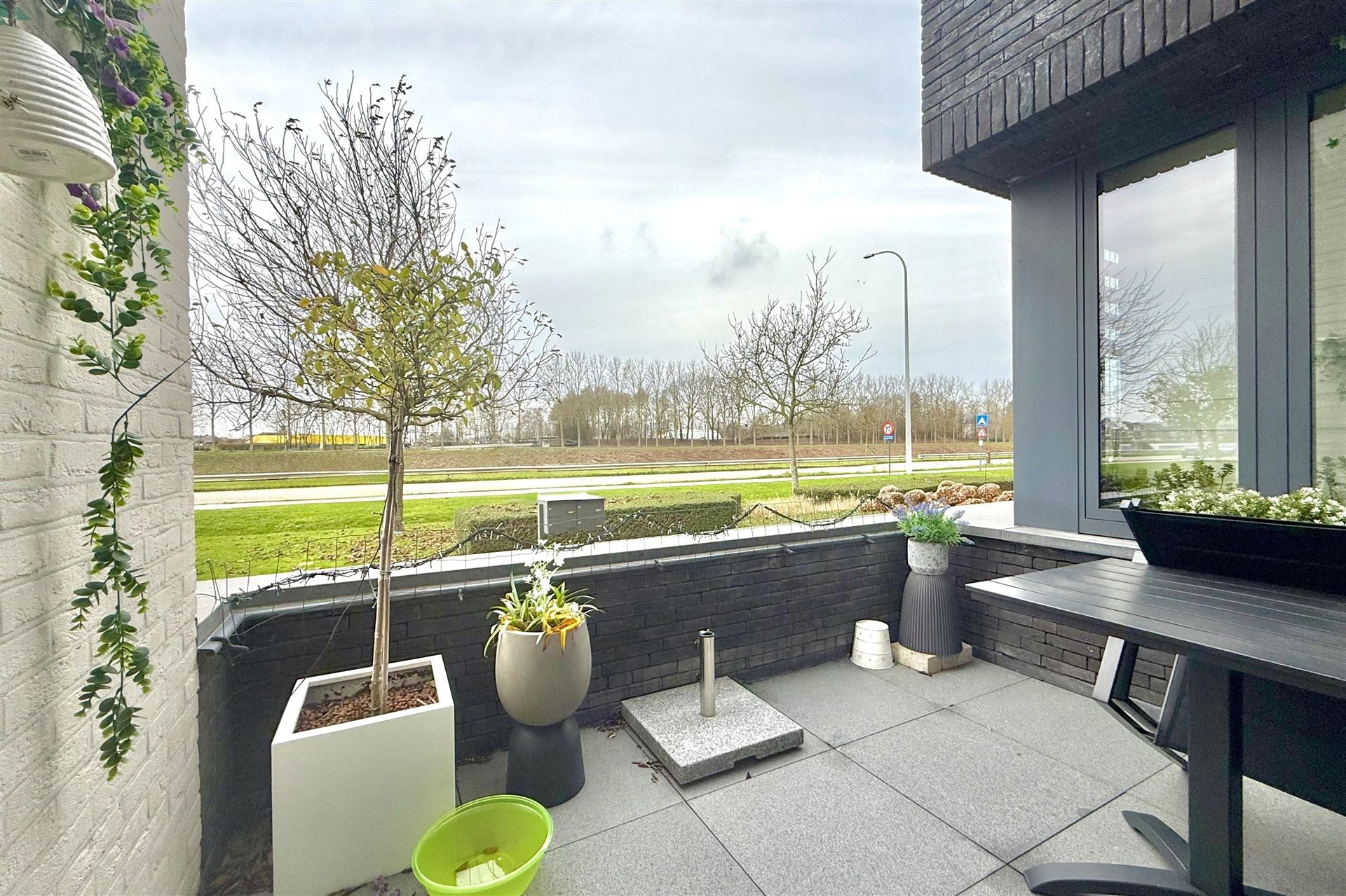 Knap gelijkvloers 2 slpk, terras & garage foto 10