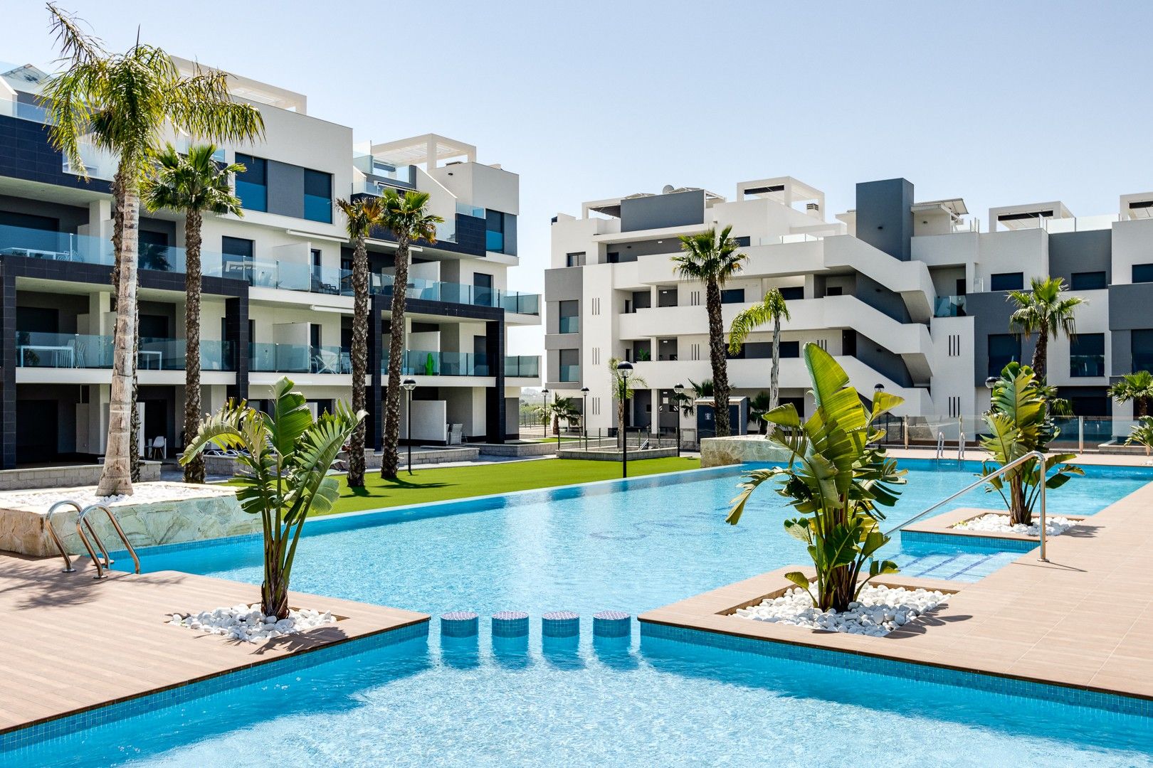 Oasis Beach XV: nieuwe appartementen in Guardamar del Segura. foto {{pictureIndex}}