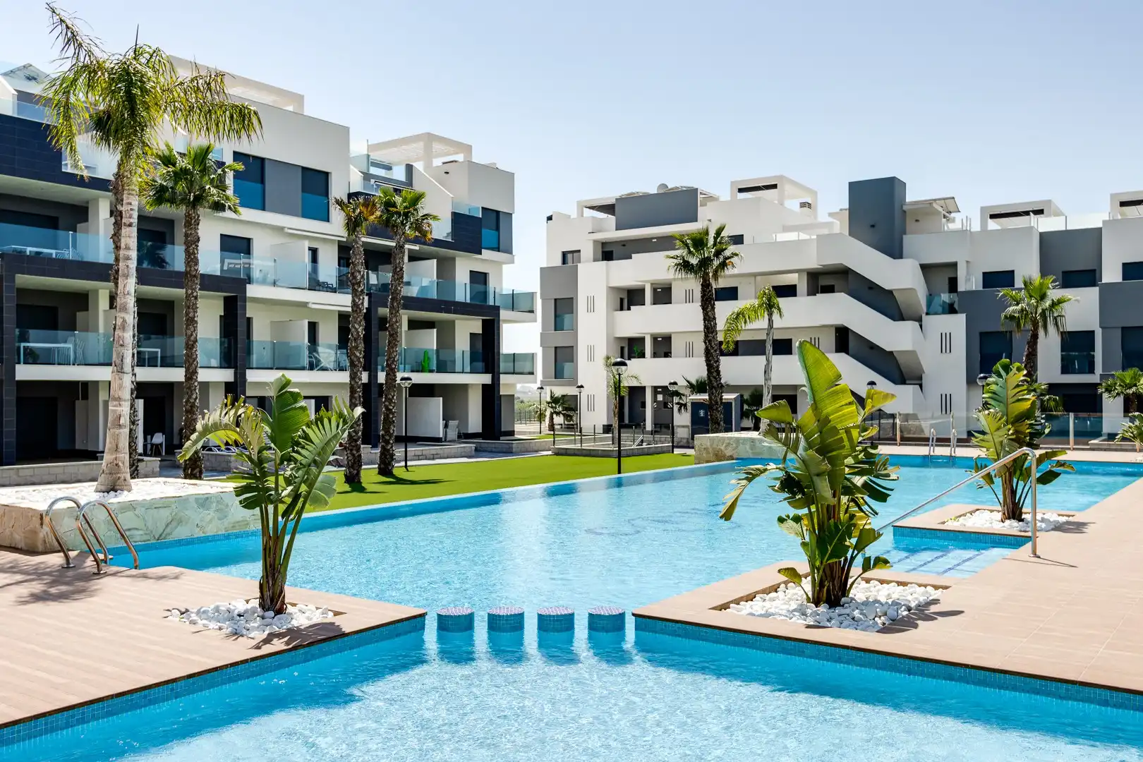 Oasis Beach XV: nieuwe appartementen in Guardamar del Segura. foto {{pictureIndex}}