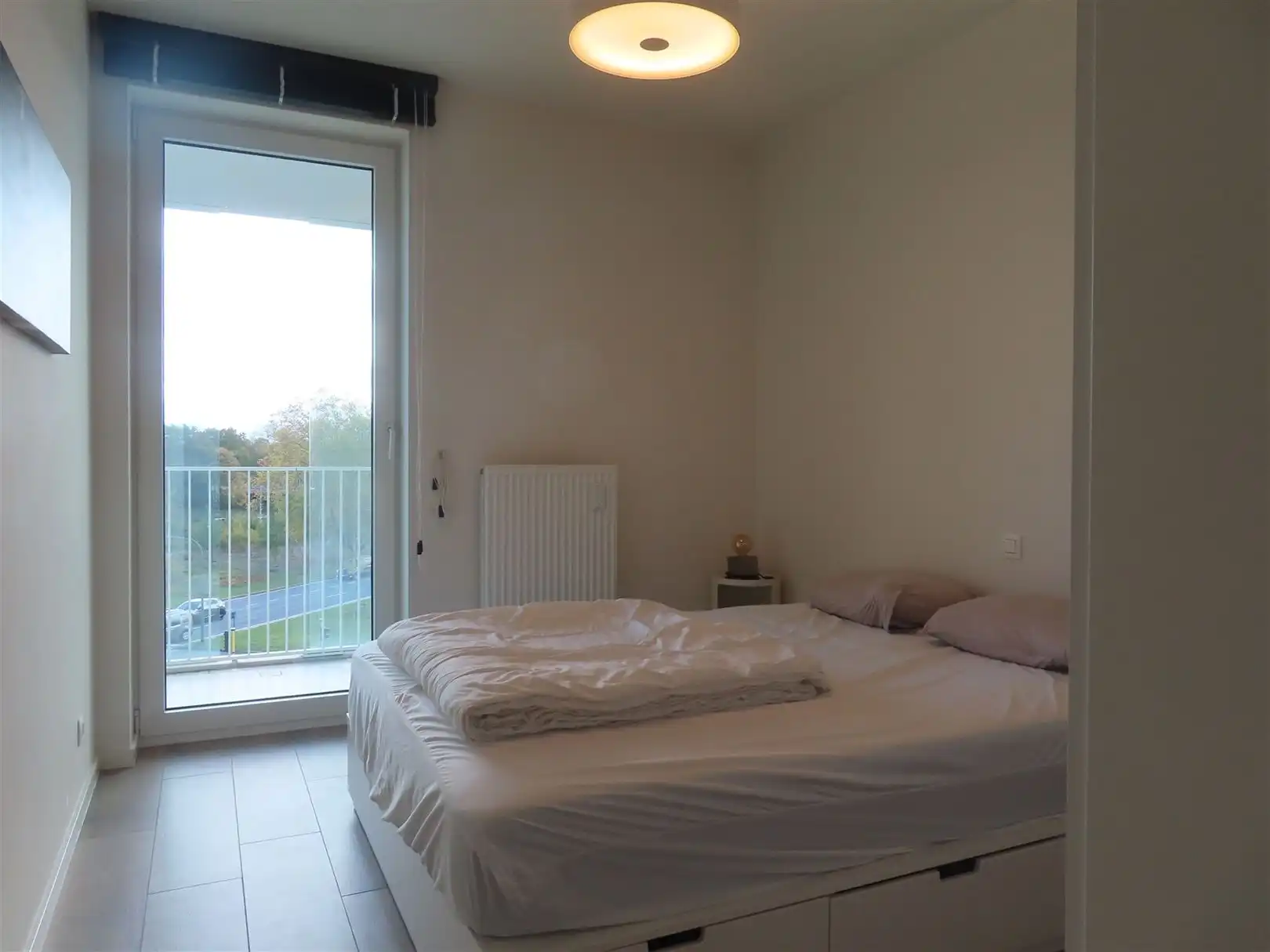 Knap gemeubeld beginners appartement met terras én parking! foto 11