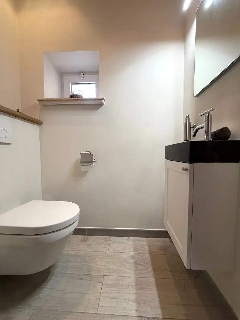 Instapklaar wonen? Ontdek deze woning met 4 slaapkamers, poolhouse en nieuwe badkamer. foto 5