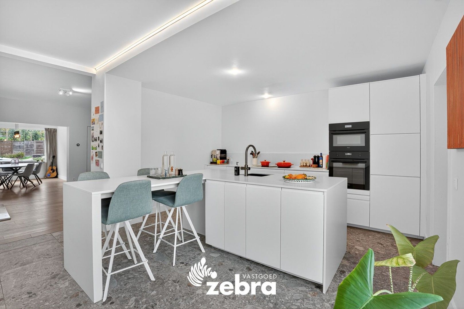 Prachtig gerenoveerde woning in centrum Tielt met garage! foto 10