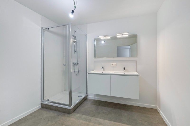 Volledig gerenoveerd, gelijkvloers appartement  met tuin en parkeerplaats TE KOOP in Beveren-Leie! foto 14