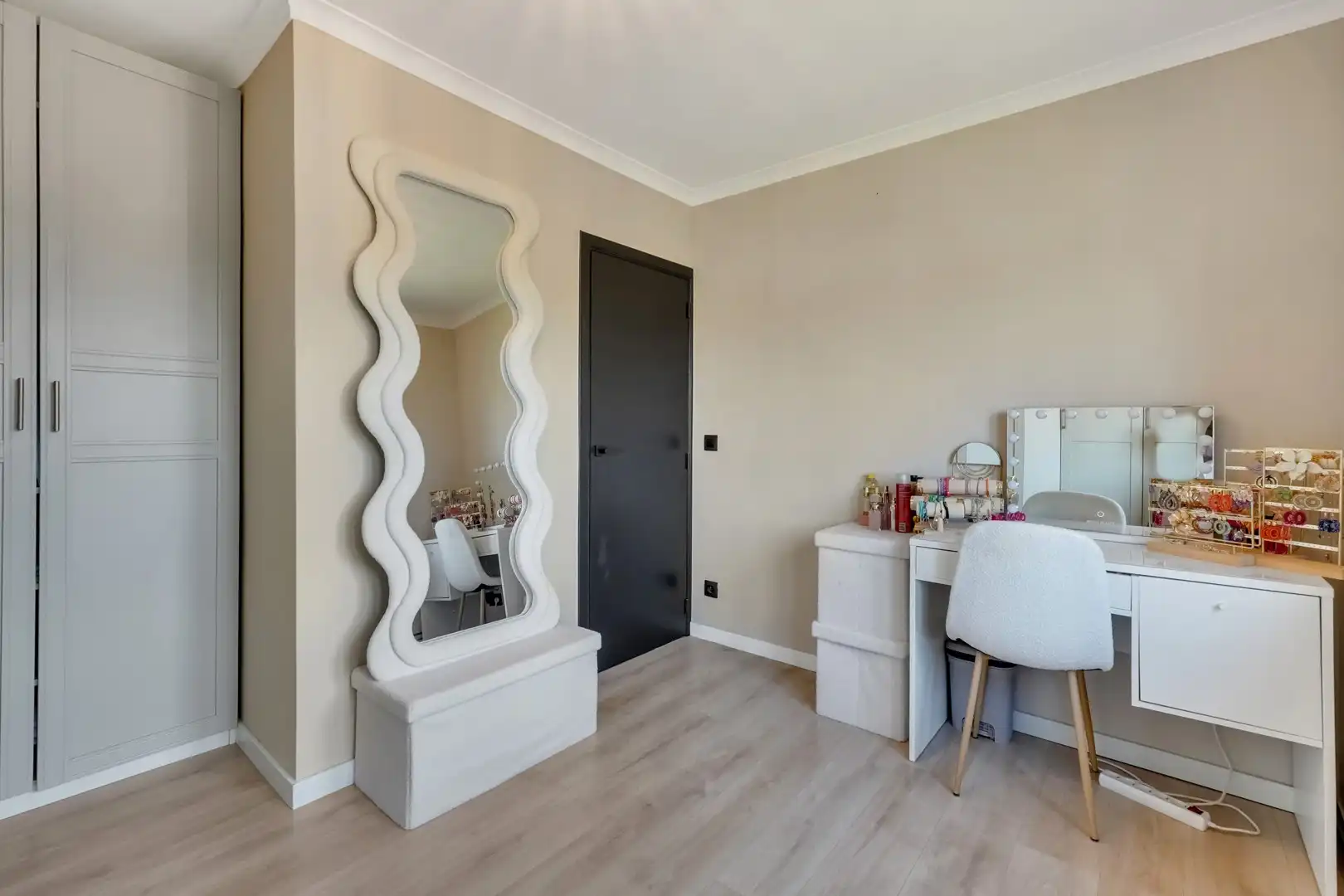INSTAPKLARE GEZINSWONING MET ZWEMBAD, SAUNA EN RUIME TUIN OP TOPLOCATIE IN LANAKEN foto 14