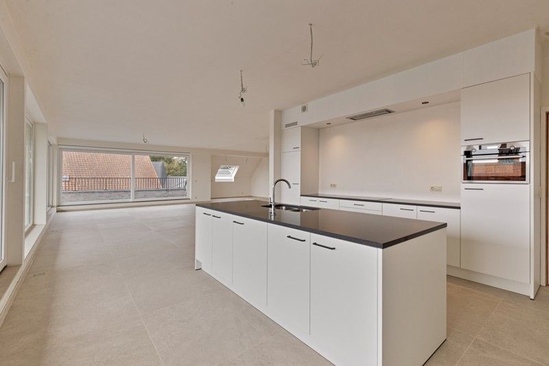 Luxueus appartement met ruime garage in hartje Sint-Baafs-Vijve TE HUUR! foto 13