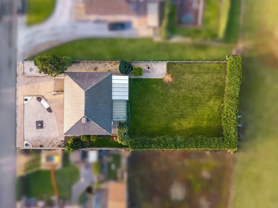 CHARMANTE, GELIJKVLOERSE GEZINSWONING OP EEN KNAP PERCEEL VAN MAAR LIEFST 11A78CA IN ZEPPEREN foto 5