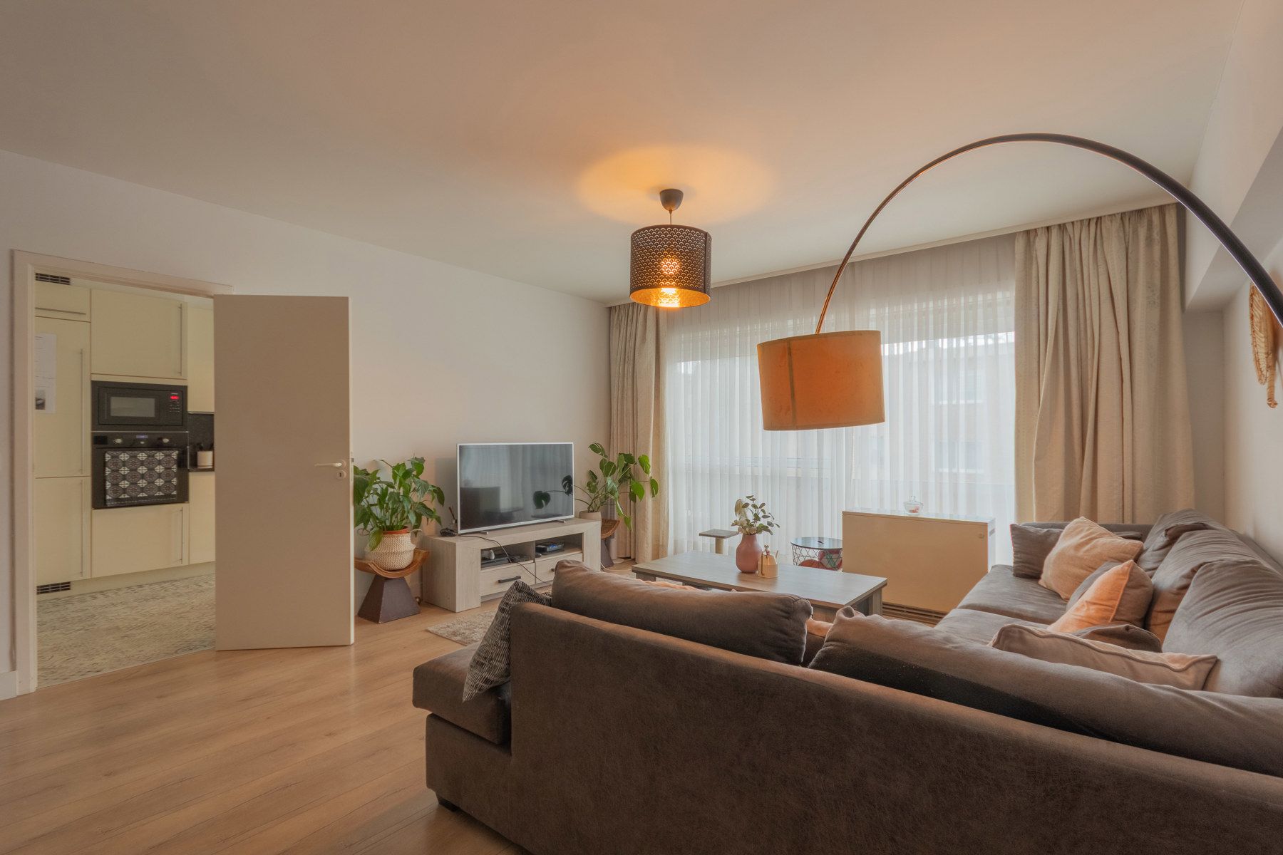 OPTIE Goed onderhouden appartement met 3 slaapkamers en garage foto {{pictureIndex}}