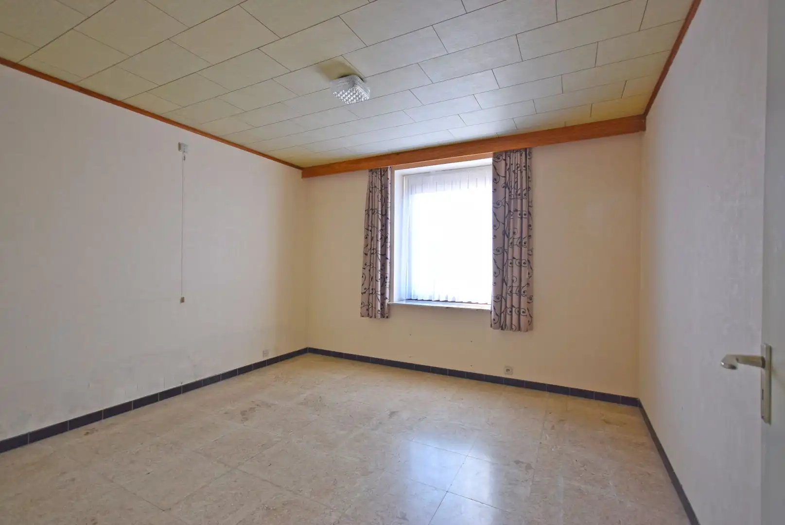 GELIJKVLOERS APPARTEMENT MET 2 SLAAPKAMERS foto 9