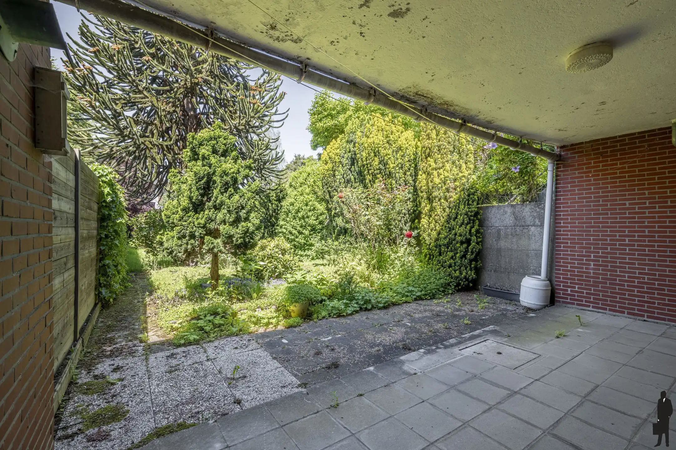 Op te frissen woning met 4 slpk en zuidwestgerichte tuin foto 4