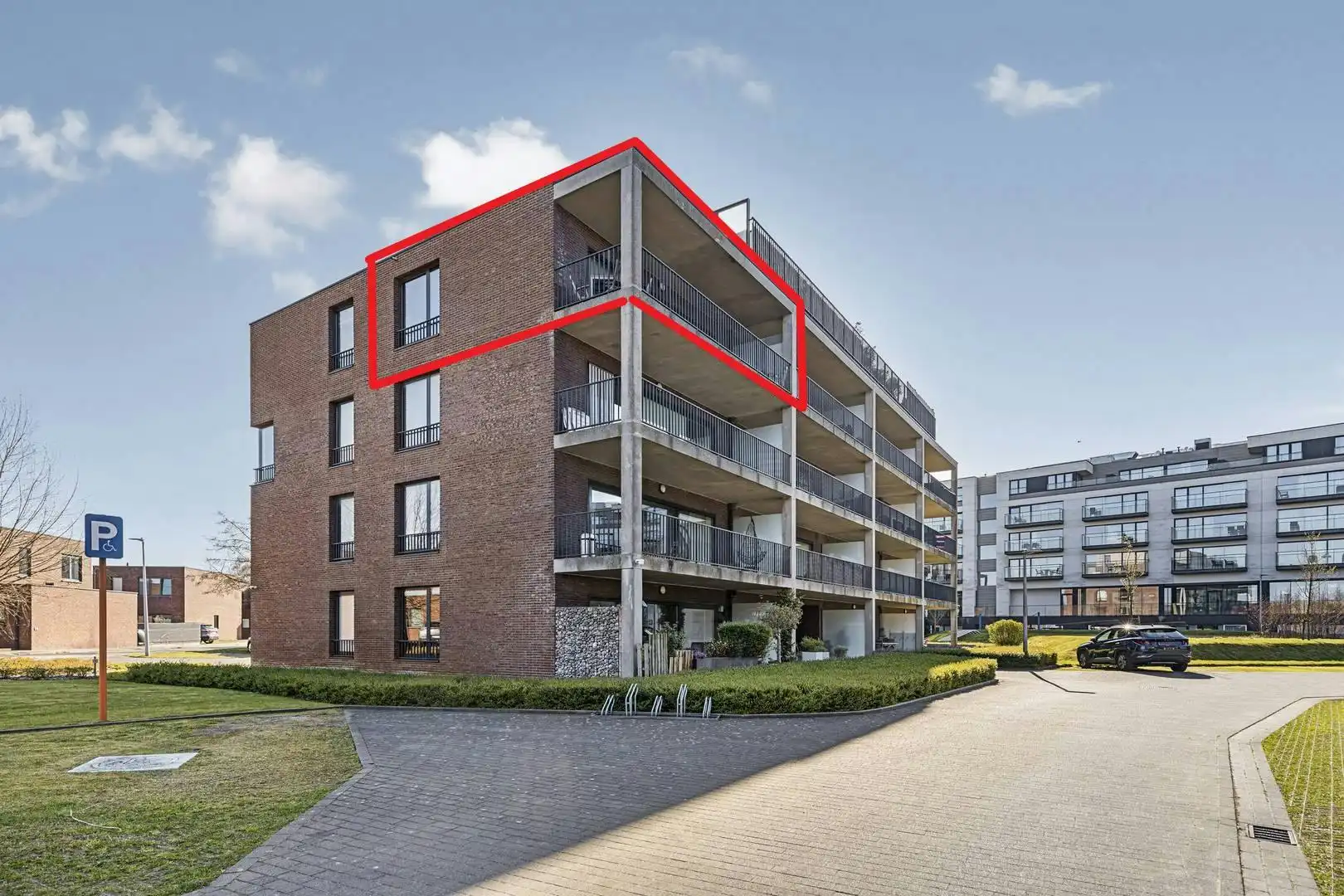 Lichtrijk appartement met terras nabij Damse Vaart te Brugge foto {{pictureIndex}}