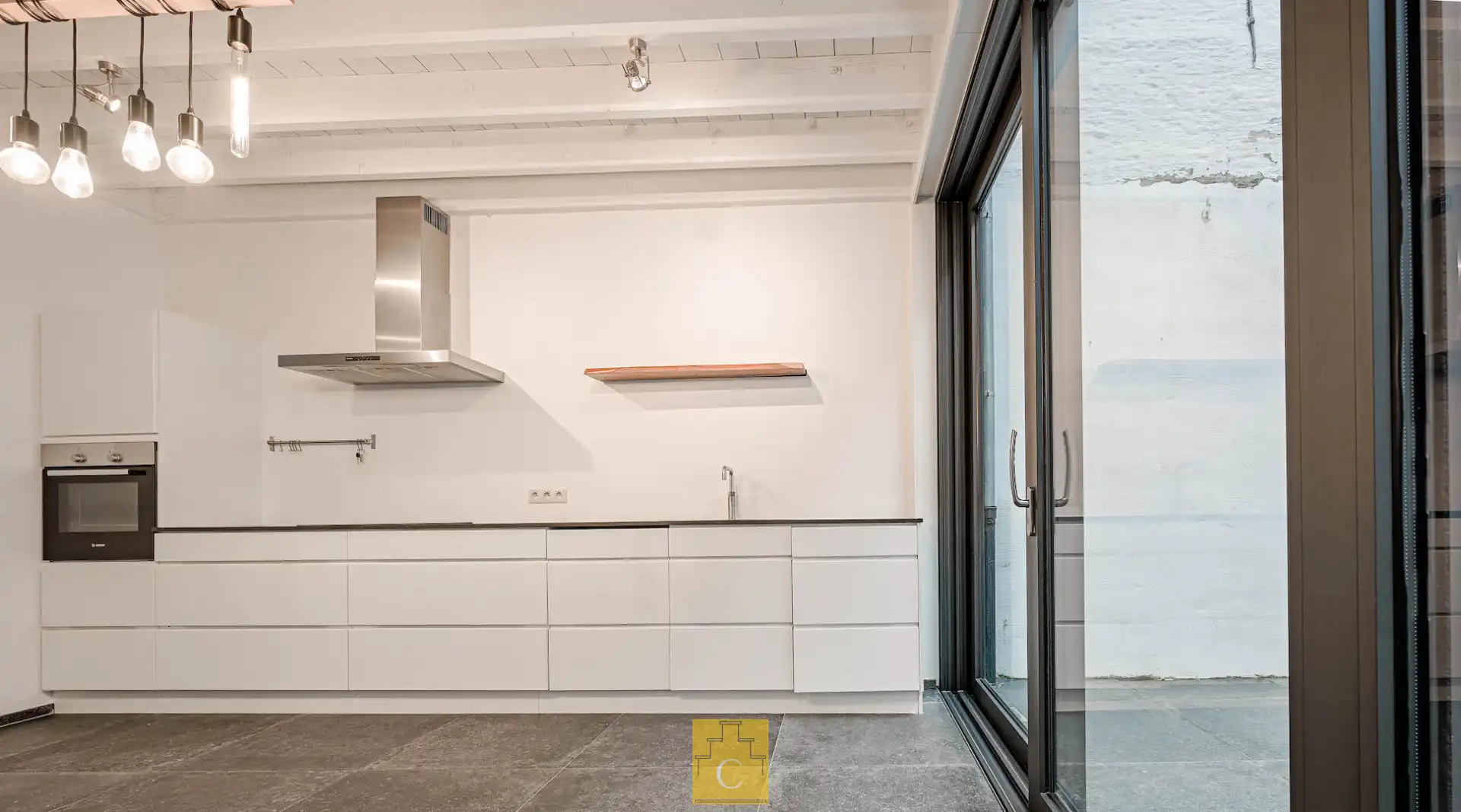 Trendy stadswoning - totaalrenovatie, strakke lijnen en een keitof terras - topligging Moerstraat foto 9