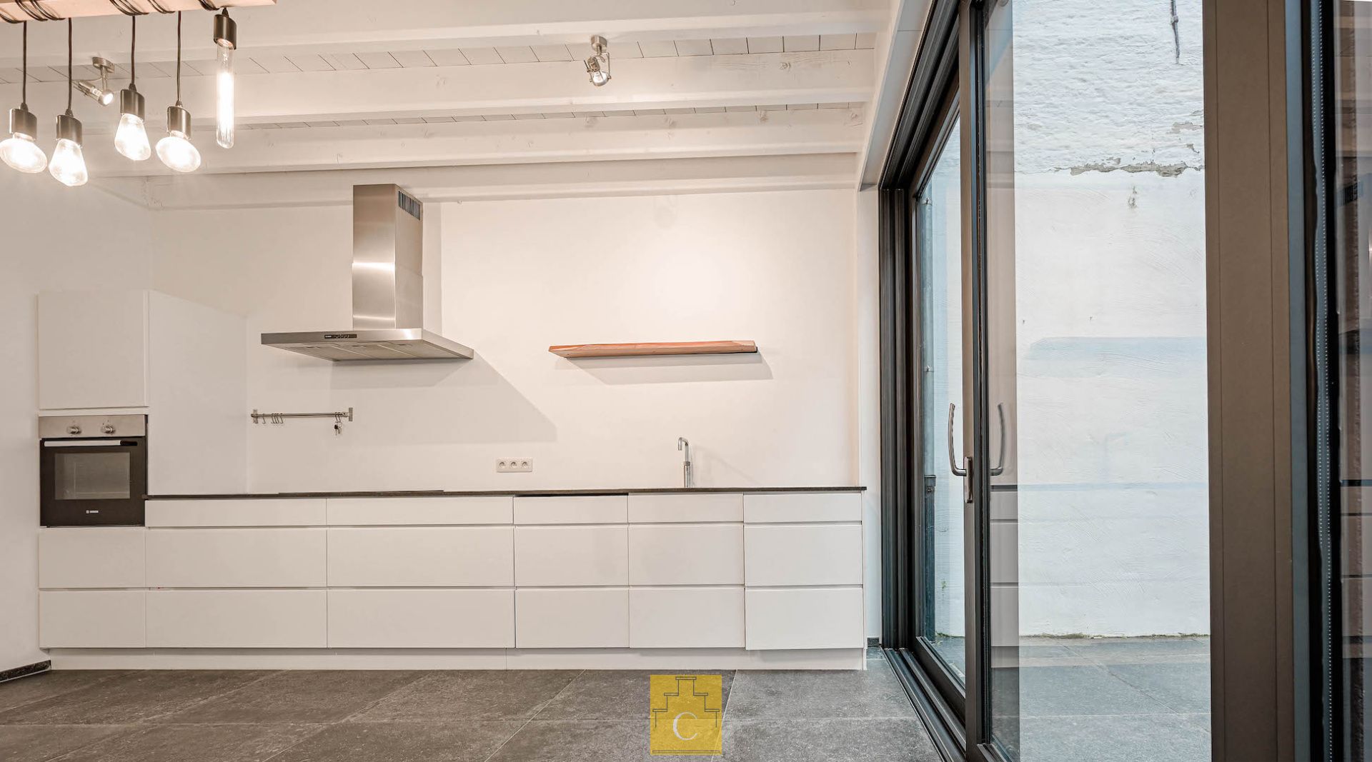 Trendy stadswoning - totaalrenovatie, strakke lijnen en een keitof terras - topligging Moerstraat foto 8