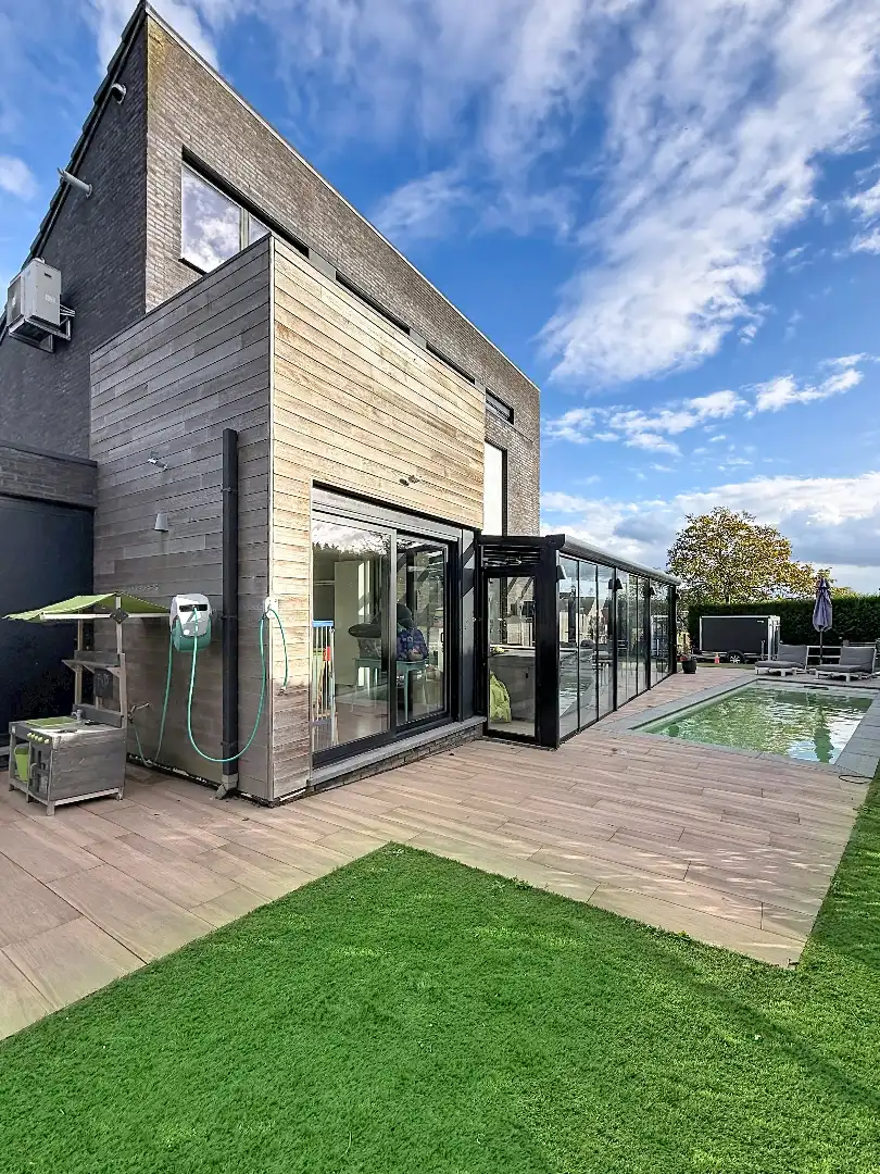 Lichtrijke woning met zwembad op rustige locatie! foto 27