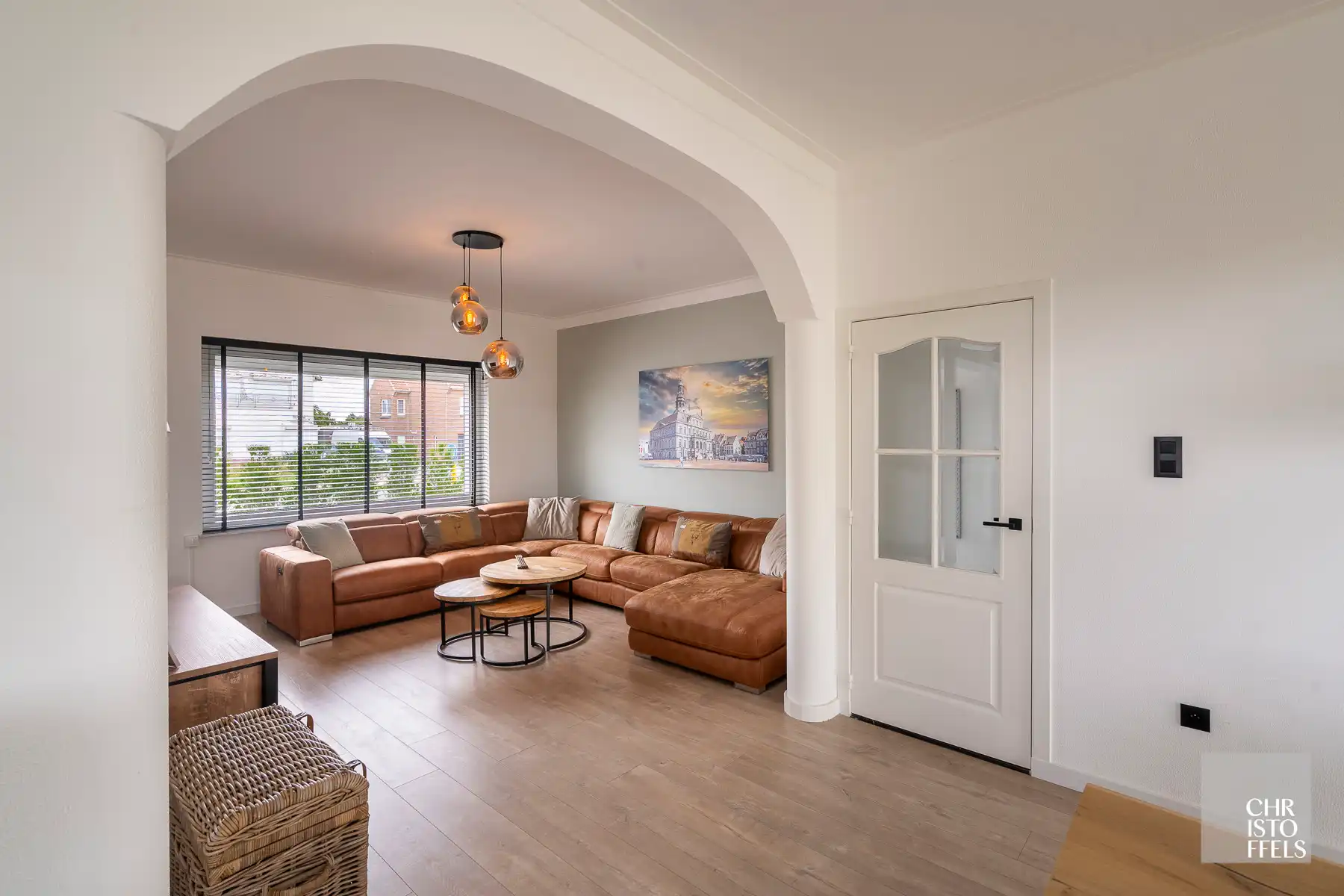 Uitzonderlijk ruime (440m²!) en volledig gerenoveerde woning met commerciële topligging en tal van mogelijkheden in Lanaken! foto 13