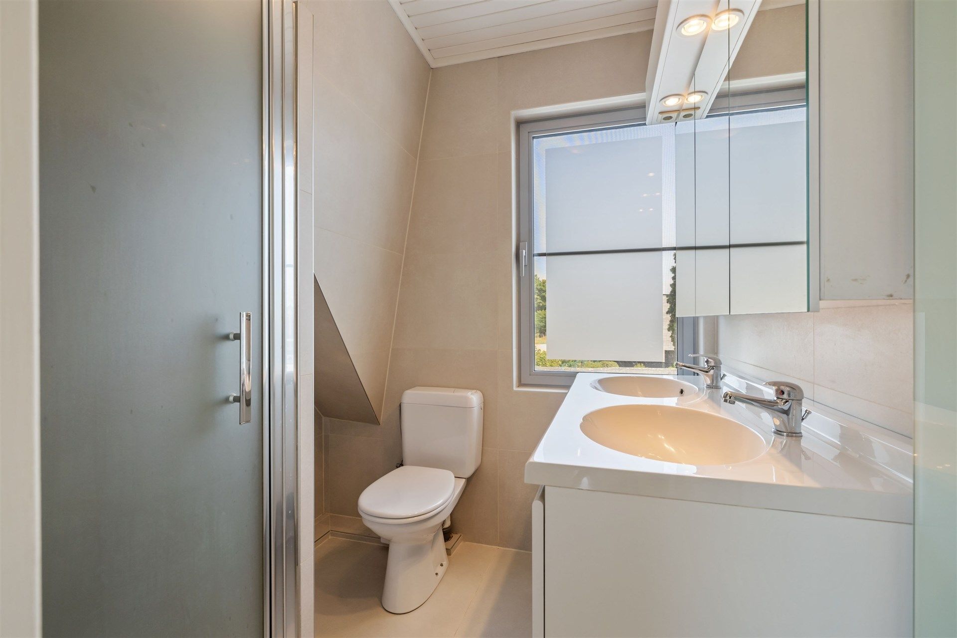 Instapklare gezinswoning met 3 slaapkamers nabij het centrum foto 28