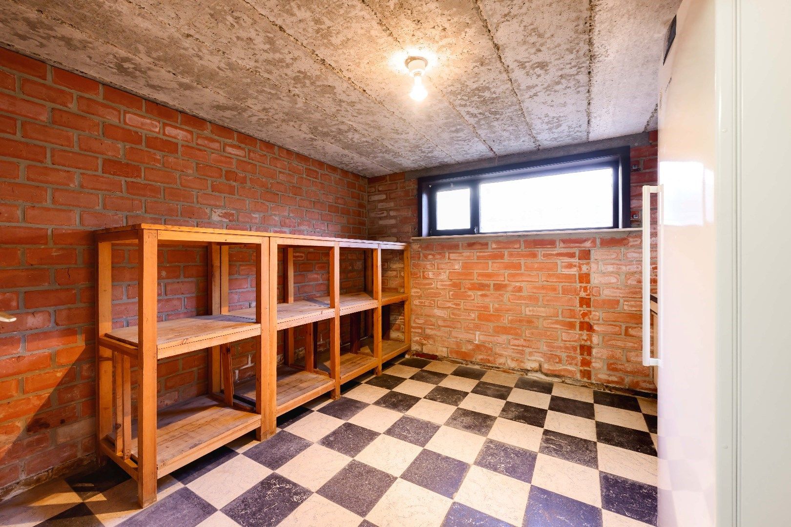 VERRASSEND RUIME ALLEENSTAANDE WONING OP 1.298 m² foto 18