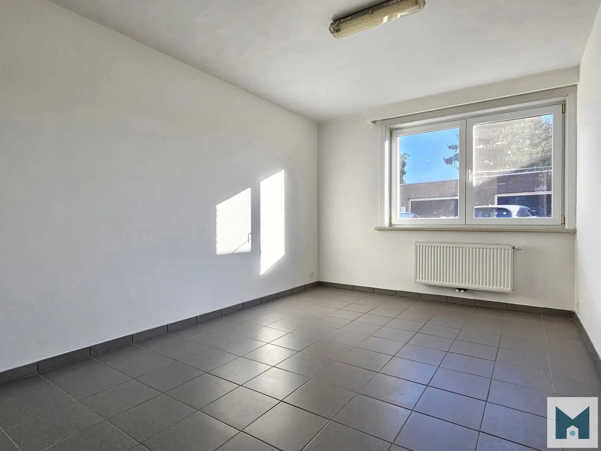 Ruim gerenoveerd app. met 3 slpks, een garage en gem. tuin! foto 10