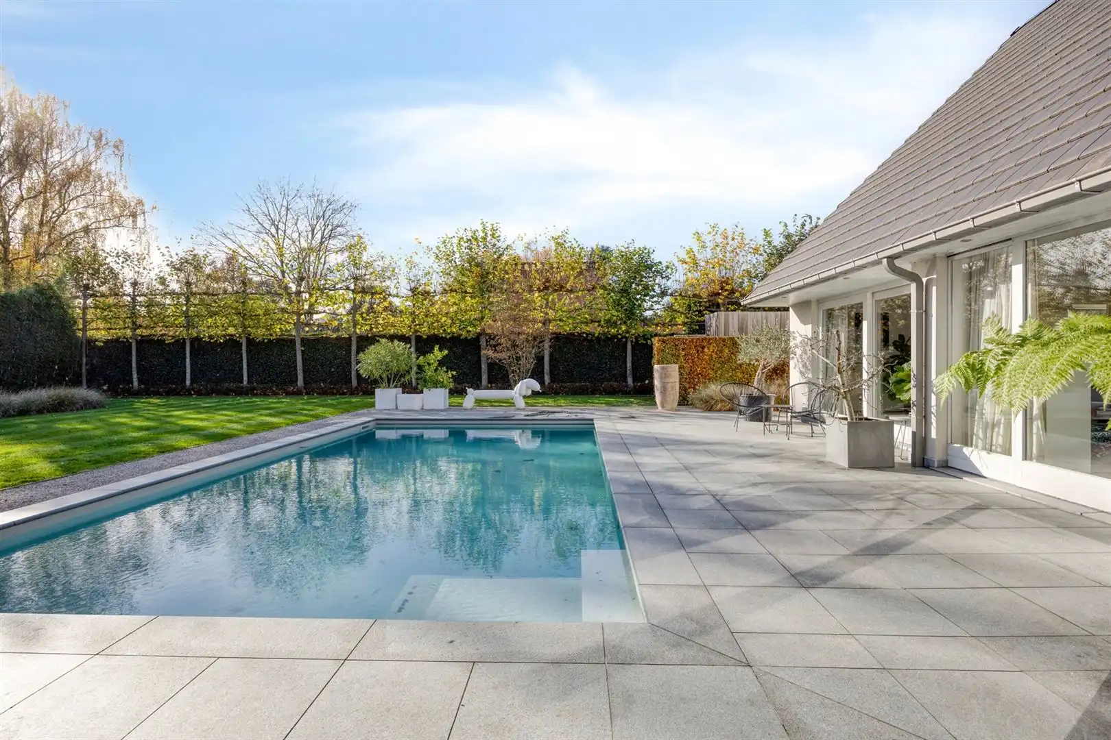 Rustig gelegen, luxueus afgewerkte villa met zwembad en 5 slaapkamers. foto 12