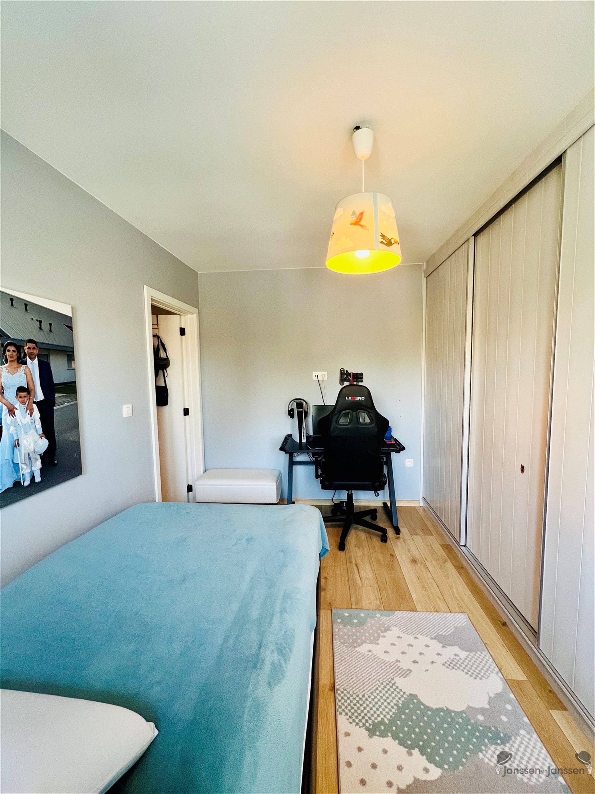 Gerenoveerde rijwoning met 3 slaapkamers & tuin foto 15