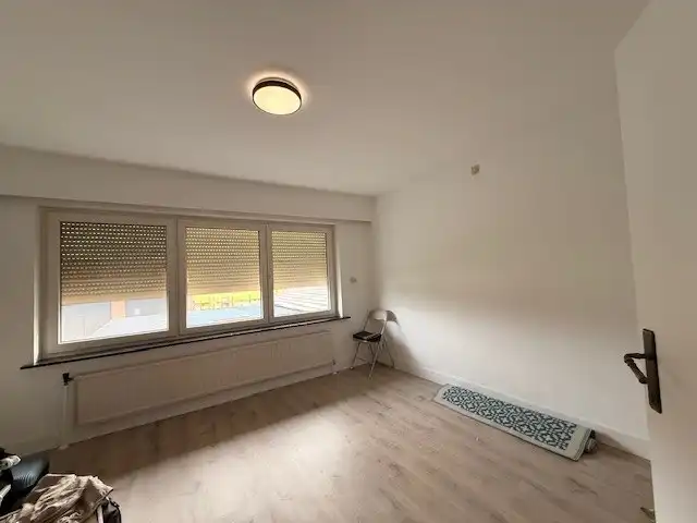 Instapklare gezinswoning met 3 slaapkamers en 2 parkeerplaatsen. foto 10