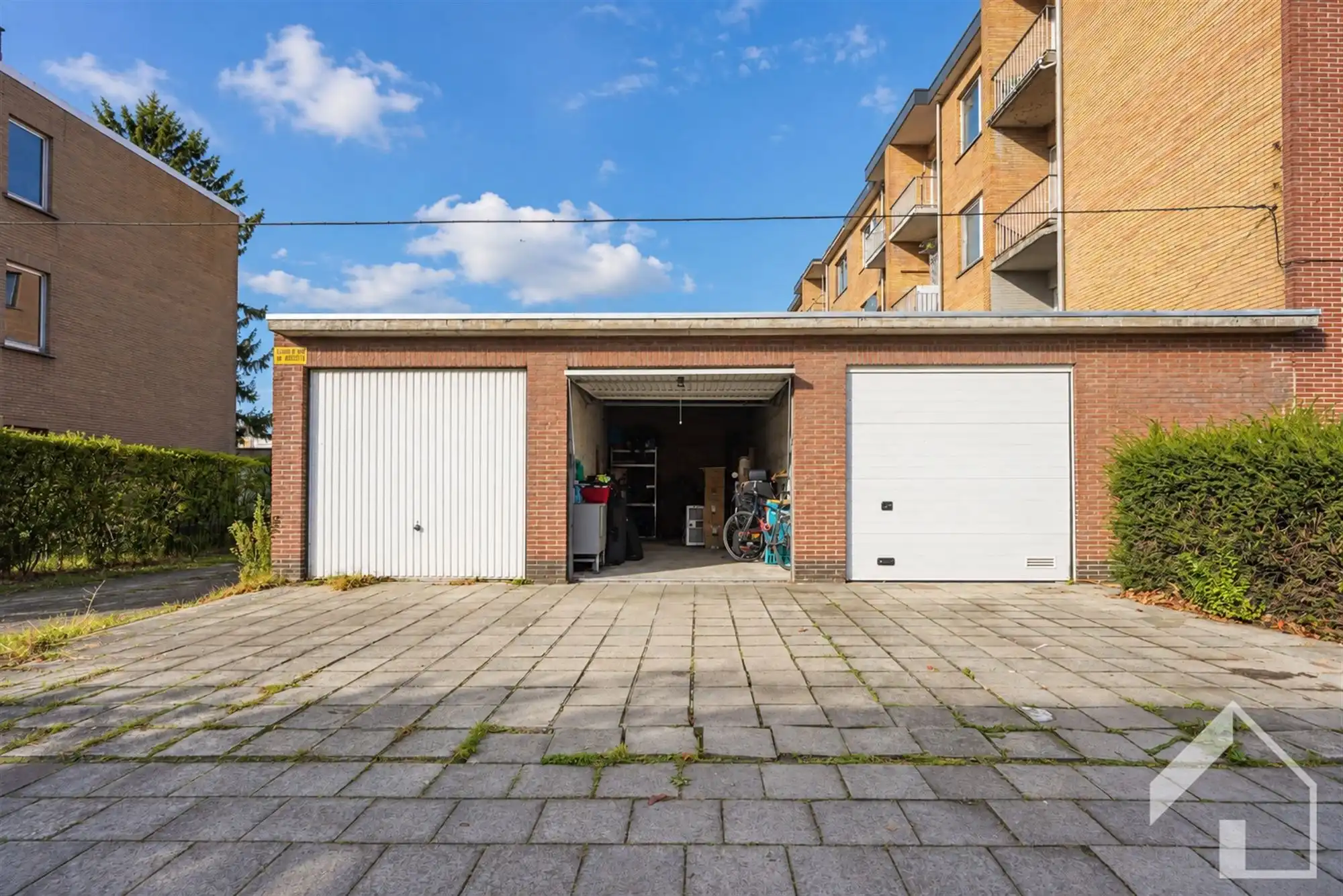 Lichtrijk hoekappartement met 2 slaapkamers, terras en garage met oprit foto 15