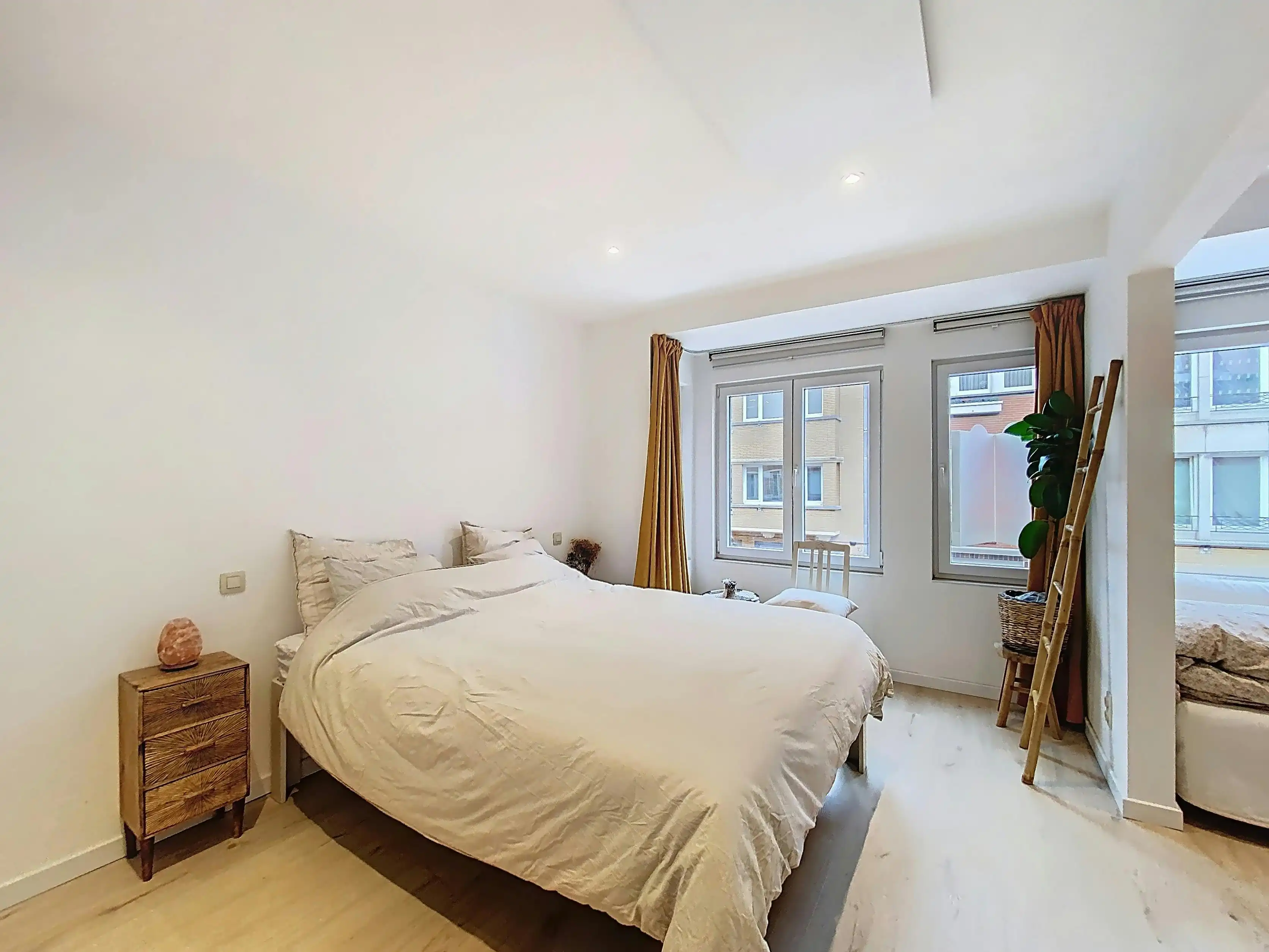 Instapklaar 2 slaapkamer appartement te koop in Heist foto 7