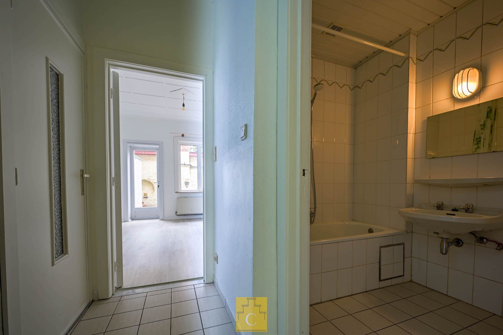 handelshuis op toplocatie vlakbij de Markt, dubbele 17e eeuwse trapgevel, knappe winkel/kantoor, 2 cosy appartementen met 2 à 3 slaapkamers, terras foto 19