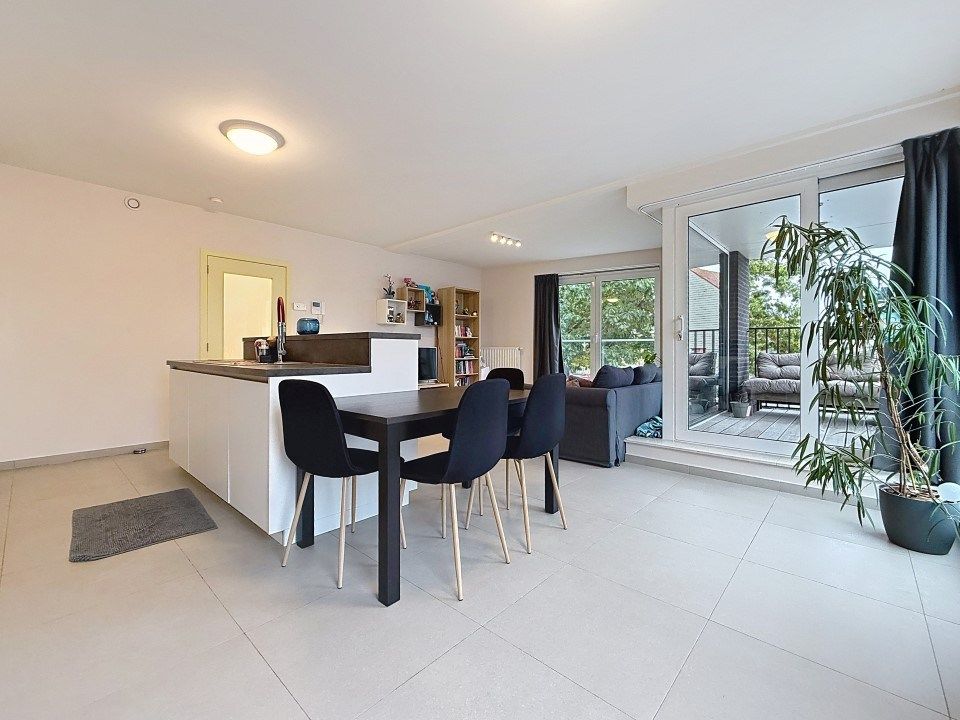 Prachtig hoekappartement met grote garage gelegen naast het E. Dermautpark foto {{pictureIndex}}