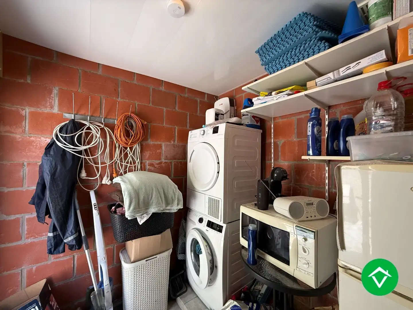 Instapklare woning met drie slaapkamers, tuin met uitweg, zolderkamer te Roeselare foto 14