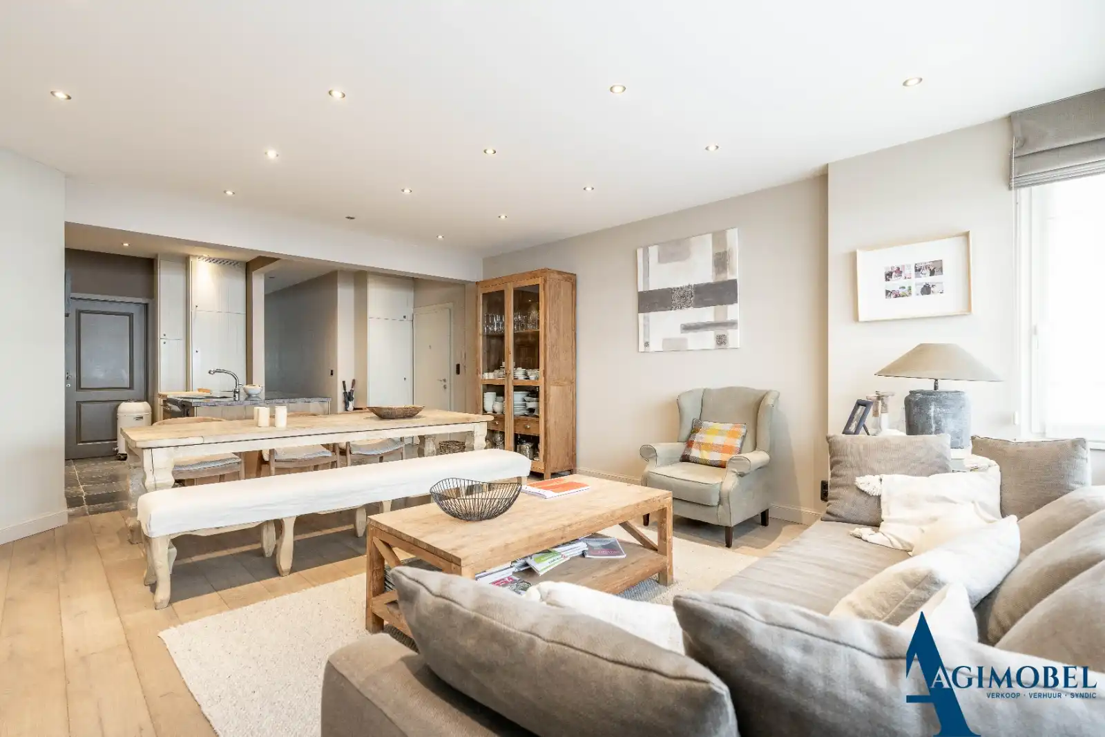 Beleef een vakantie aan zee met landelijke charme  in dit ruim appartement met terras/koer en 3 grote slaapkamers, 200m van het strand. foto 2