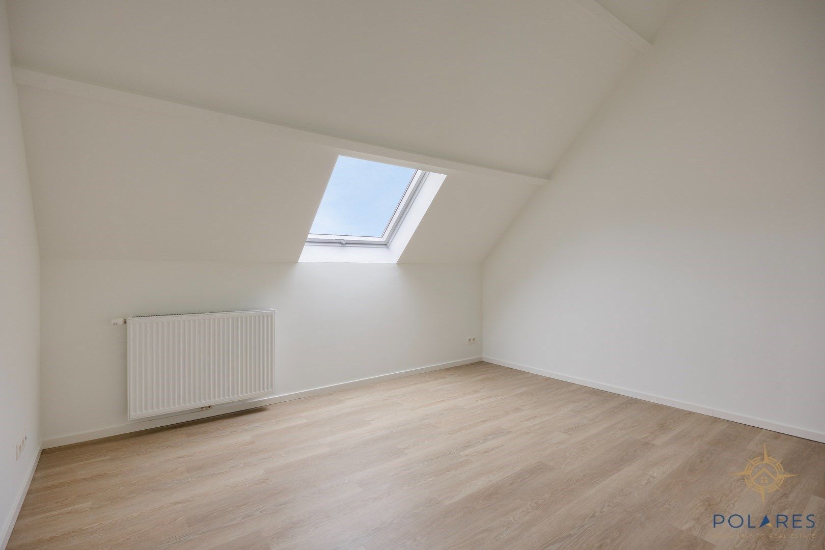 Gerenoveerde halfopen bebouwing op een uitstekende locatie. foto 18