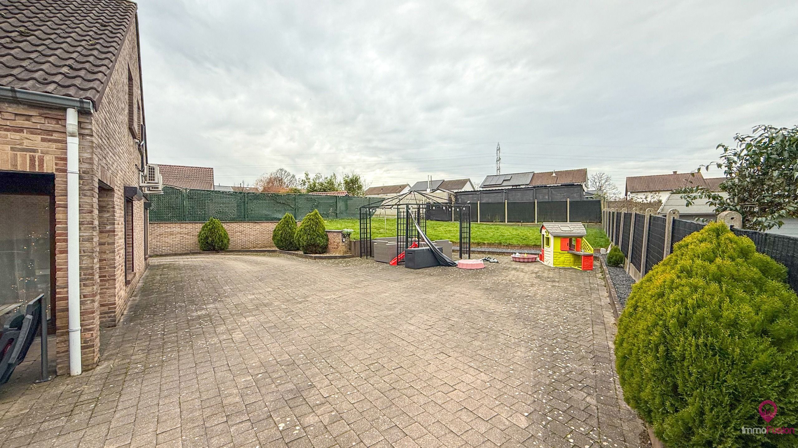 Woning 4 slpk met commerciële vergunning op centrale ligging foto 44