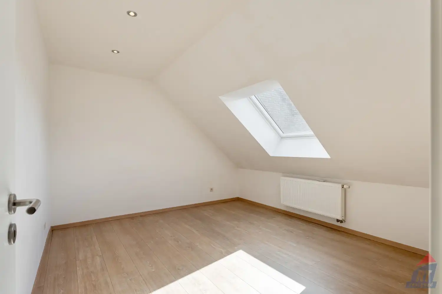 Veelzijdig pand met praktijkruimte en duplex appartement op toplocatie in Sint-Truiden foto 33