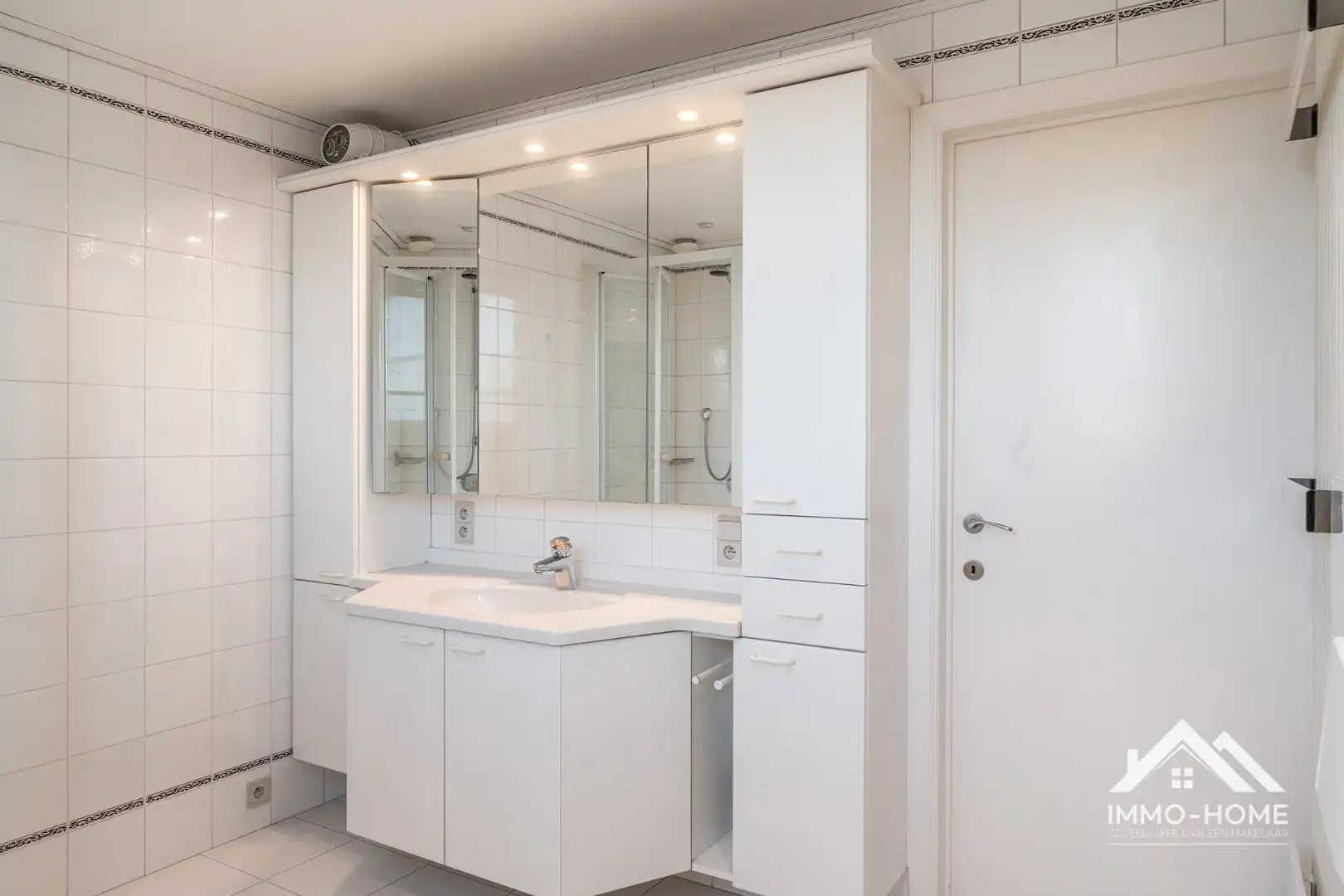 Charmante instapklare halfopen woning met ruime oprit! foto 23