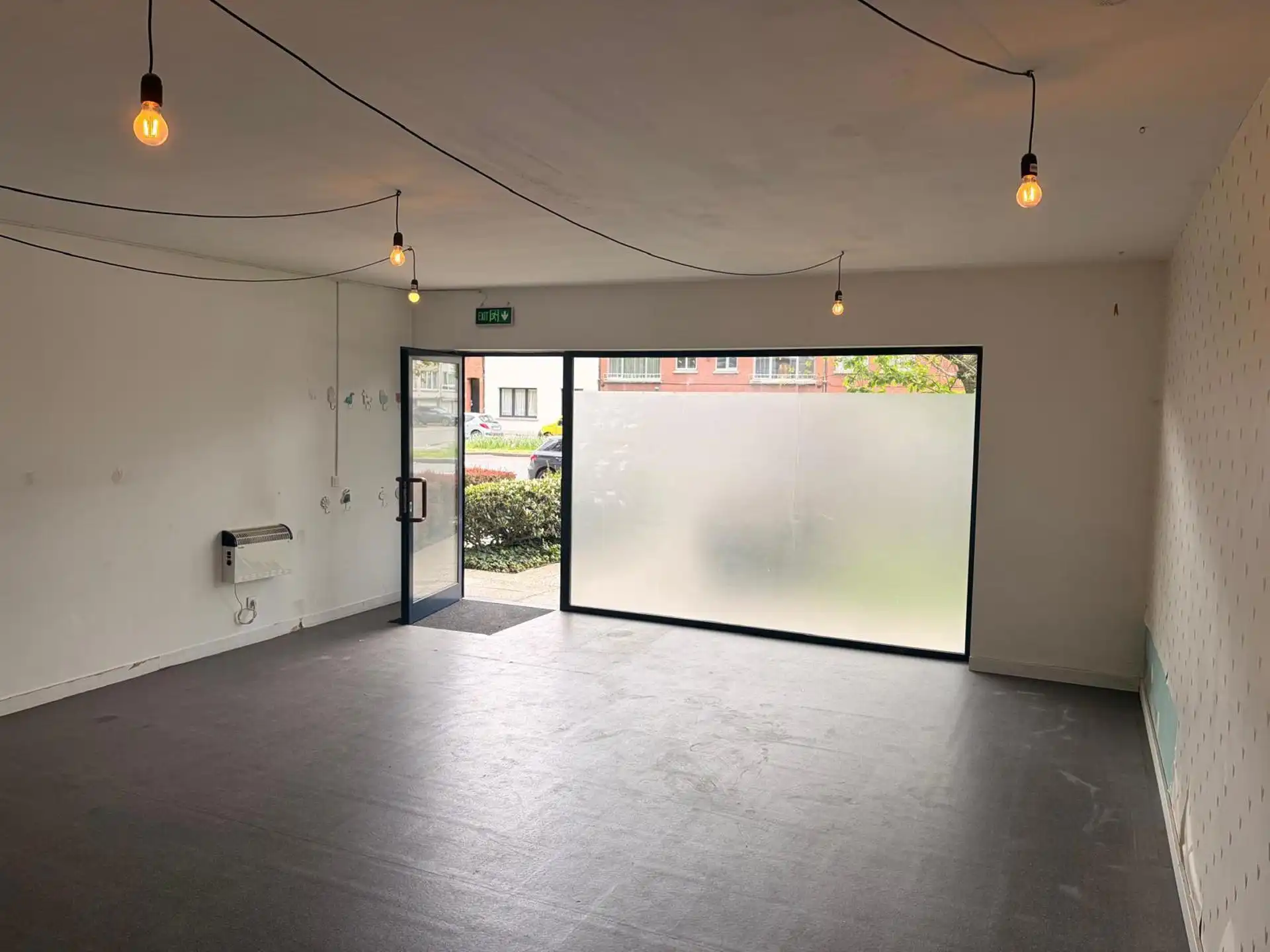 Gelijkvloers kantoor 104 m² te huur in Merksem   foto 2