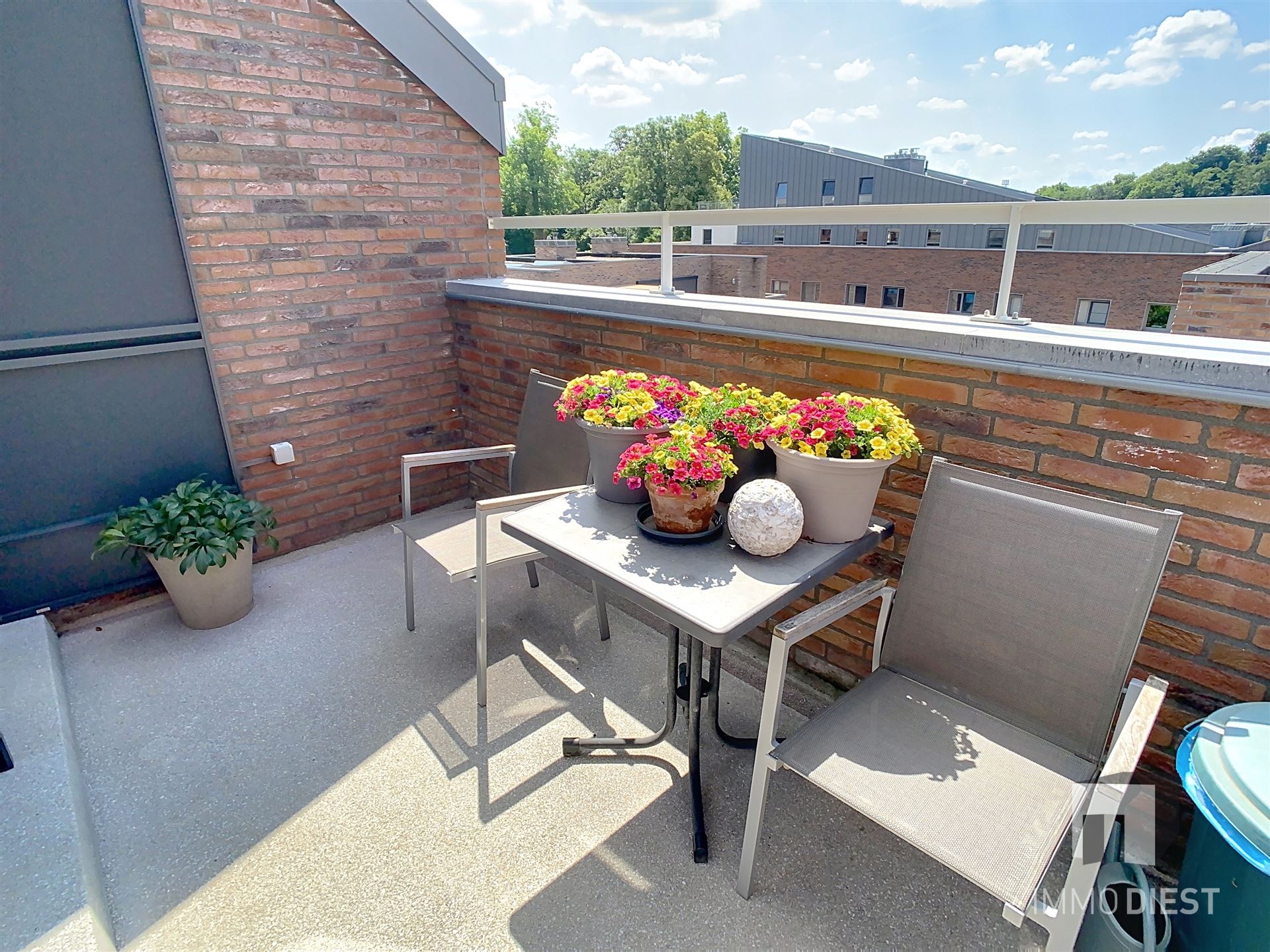 Trendy ruim, zonnig appartement op Ezeldijk  foto 11