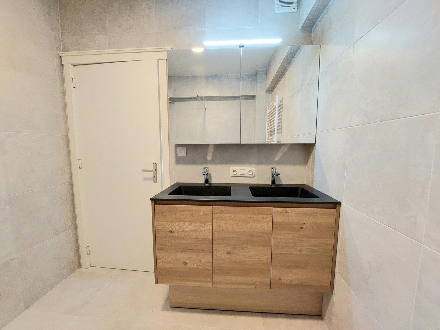 Ruim opgefrist appartement foto 5