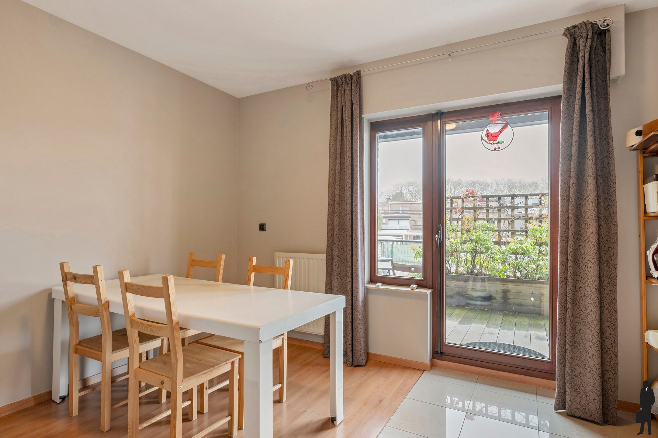 Centraal gelegen ruim dubbel appartement met 4 slaapkamers, 2 badkamers! foto 13
